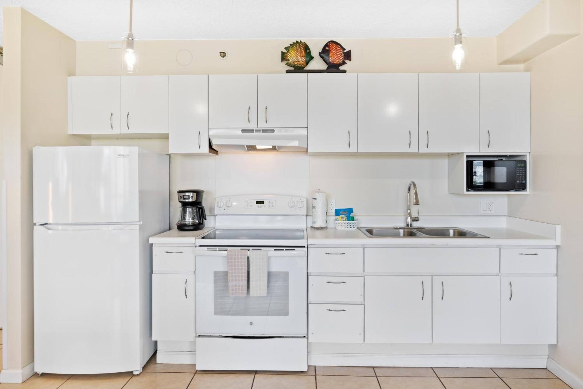 Cozy Waikiki Getaway, Stroll To With Free Parking Apartment