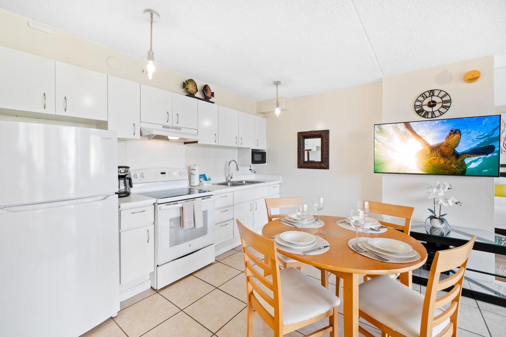 Apartment Cozy Waikiki Getaway, Stroll To With Free Parking *