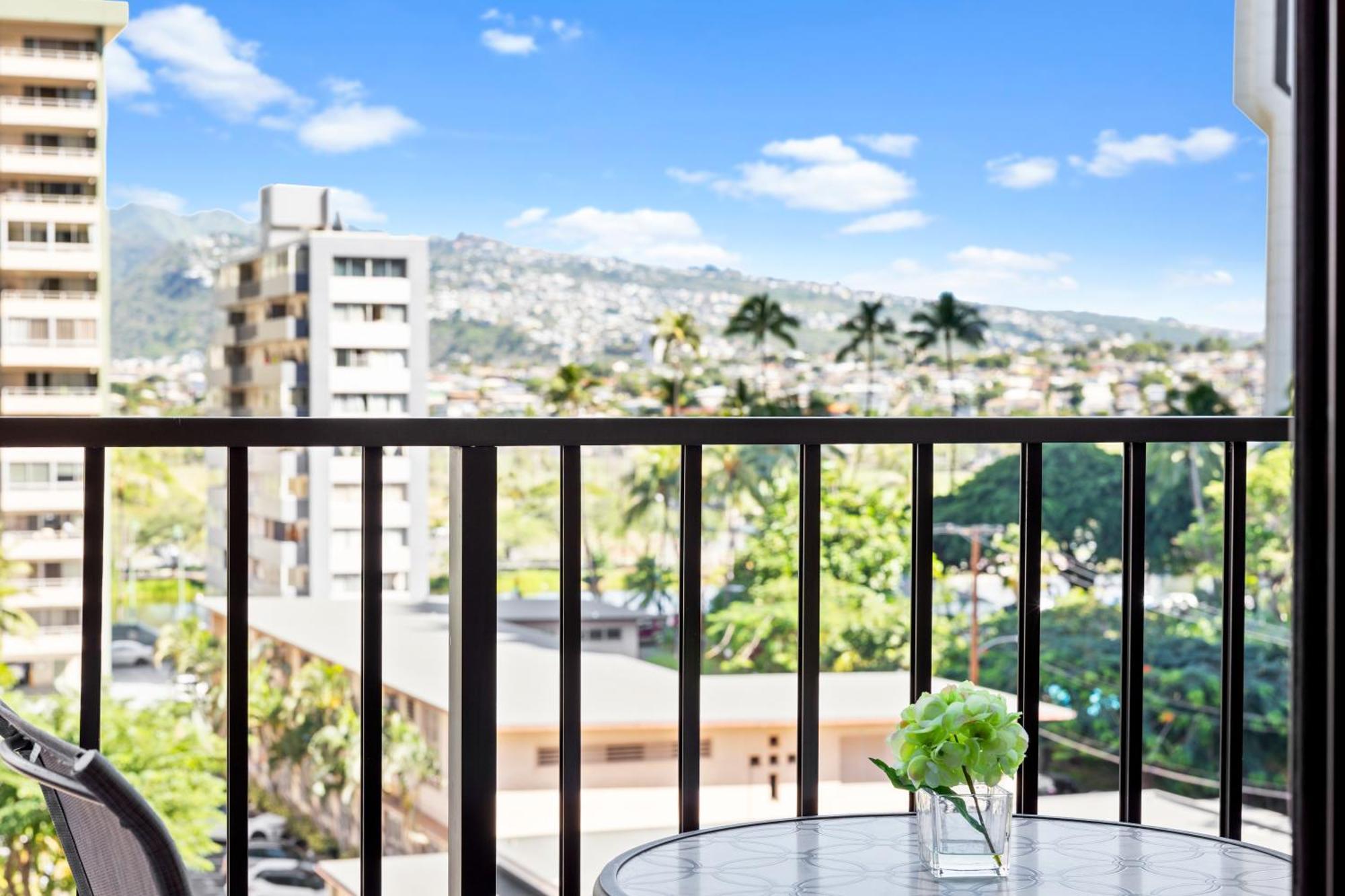 Cozy Waikiki Getaway, Stroll To With Free Parking * Honolulu