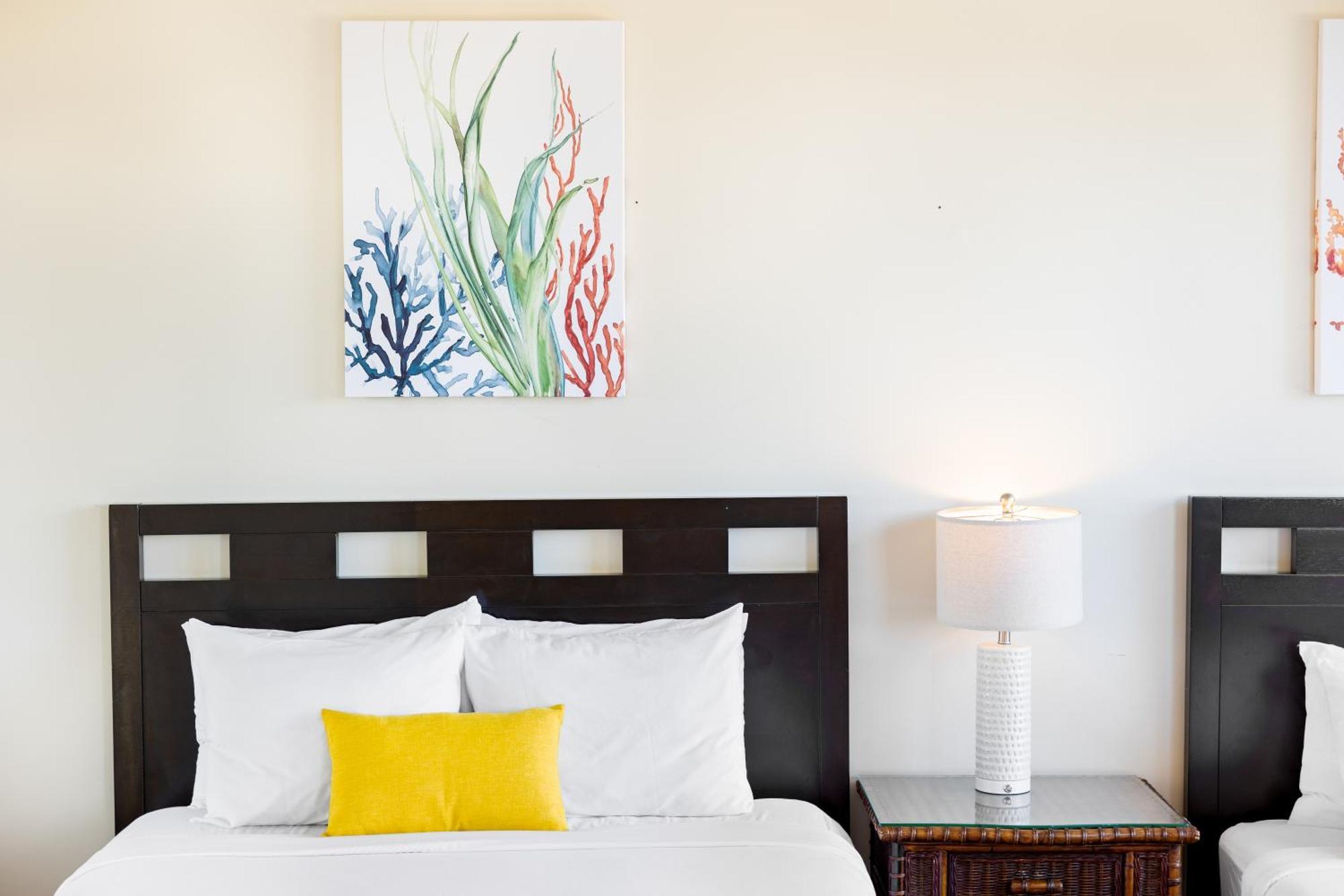 Apartment Cozy Waikiki Getaway, Stroll To With Free Parking *
