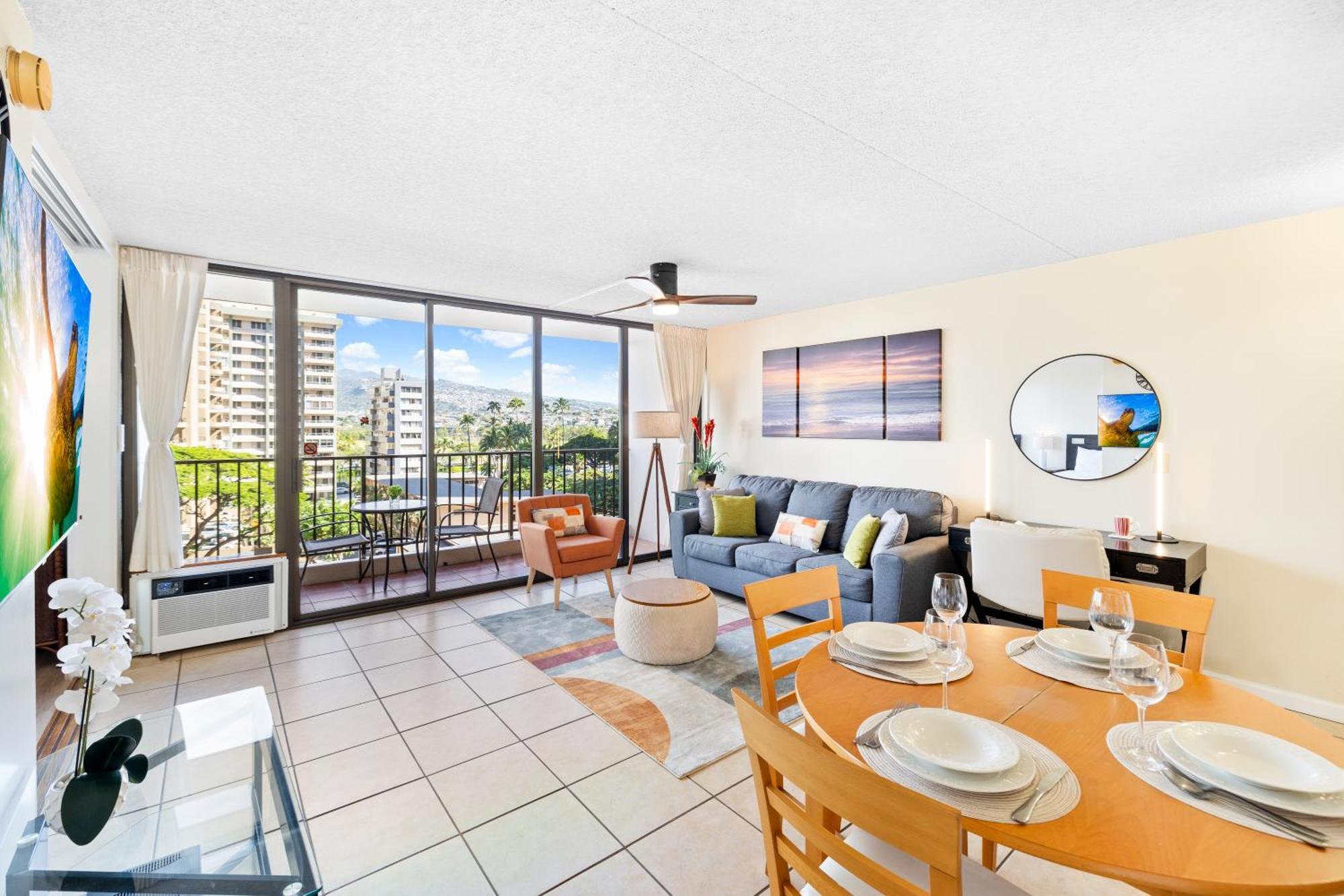 Apartment Cozy Waikiki Getaway, Stroll To With Free Parking