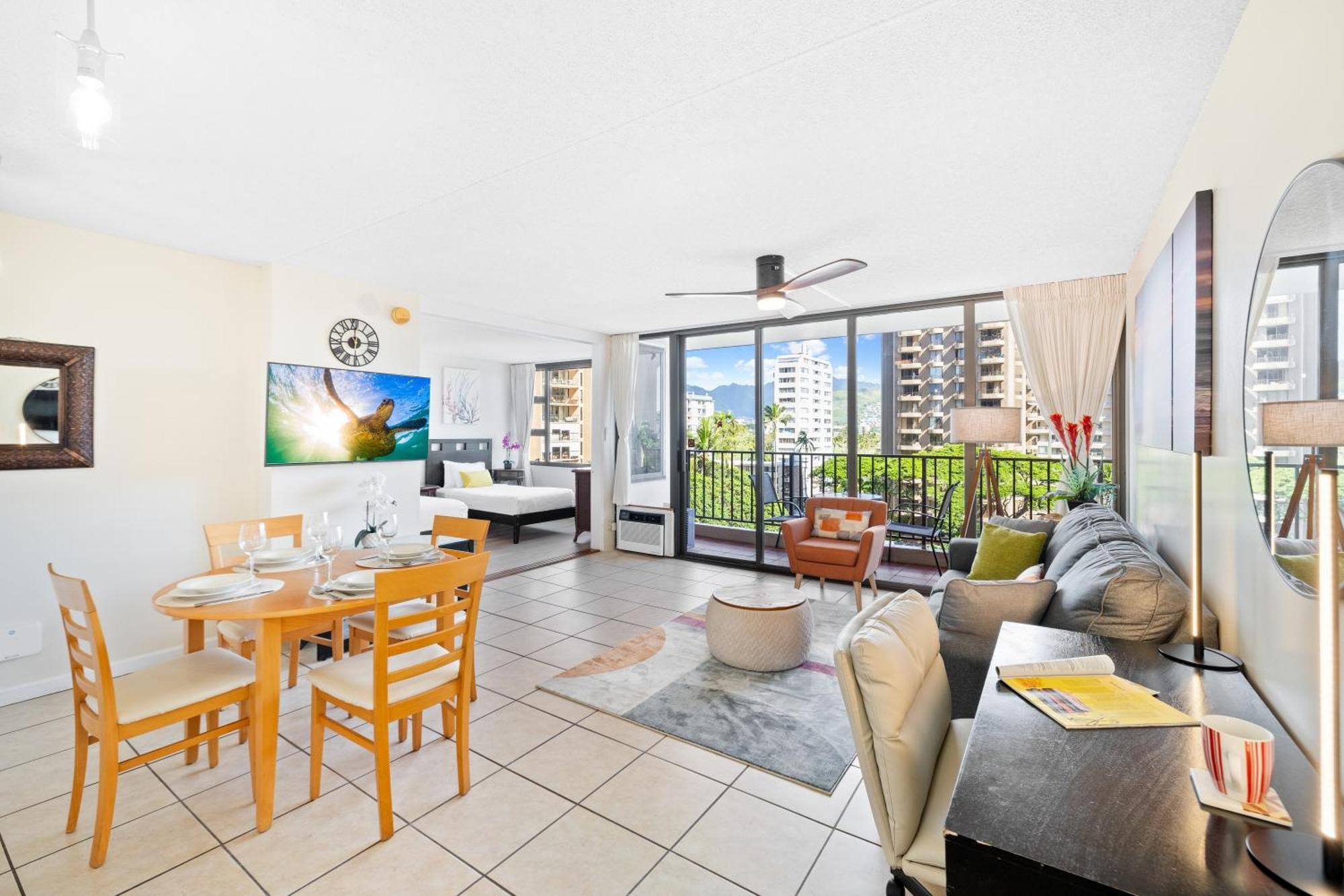 Apartment Cozy Waikiki Getaway, Stroll To With Free Parking *