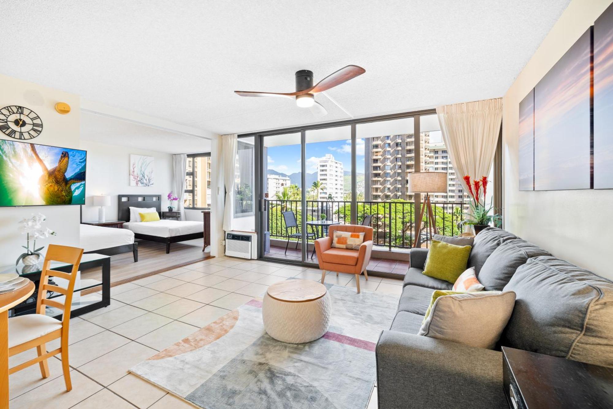 Cozy Waikiki Getaway, Stroll To With Free Parking Apartment *