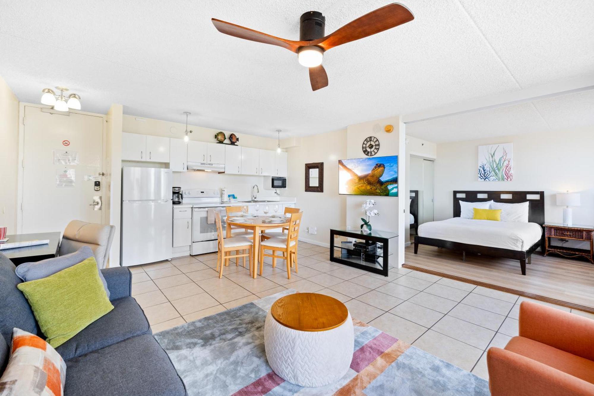 Apartment Cozy Waikiki Getaway, Stroll To With Free Parking