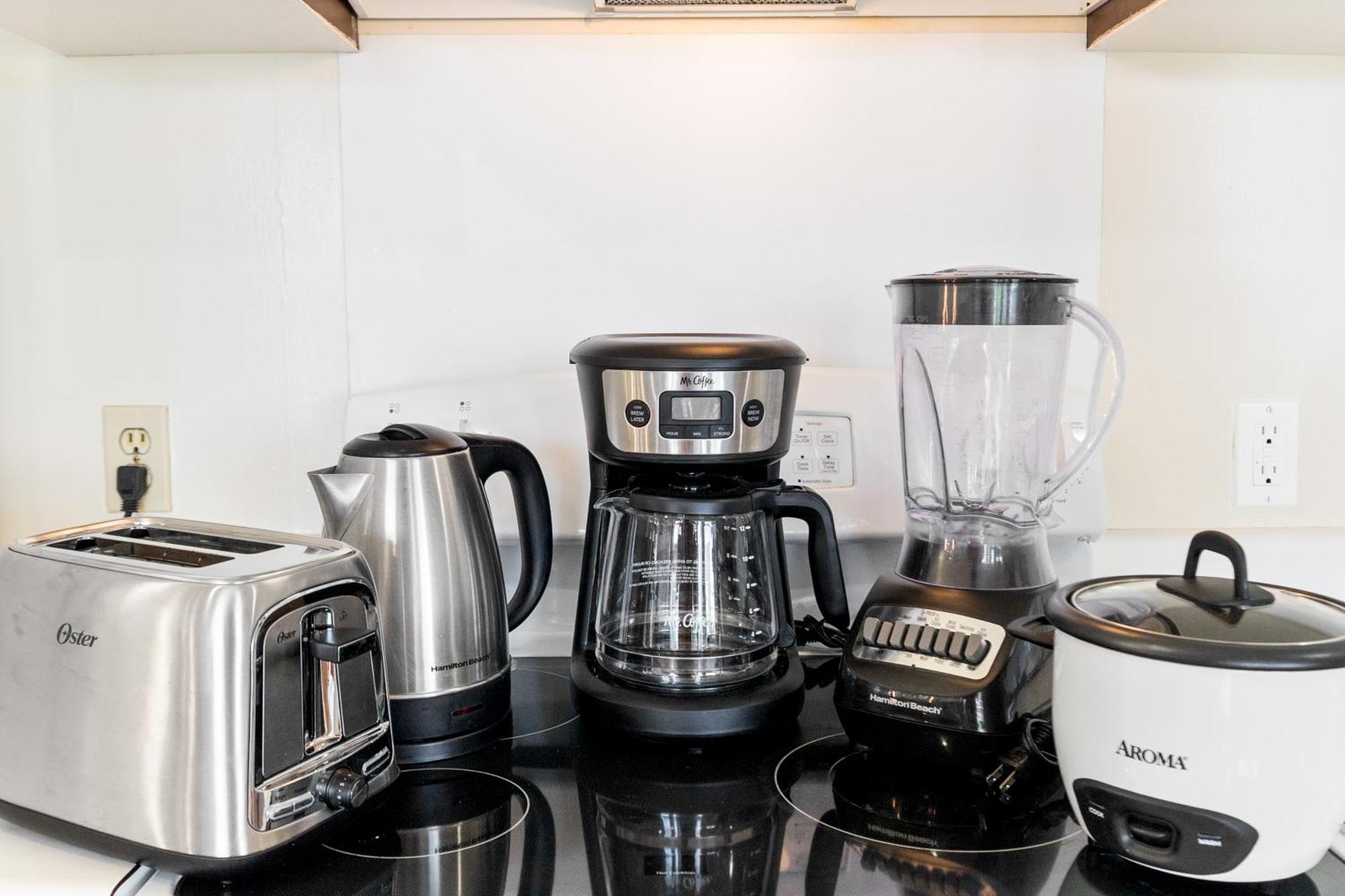 Cozy Waikiki Getaway, Stroll To With Free Parking Apartment
