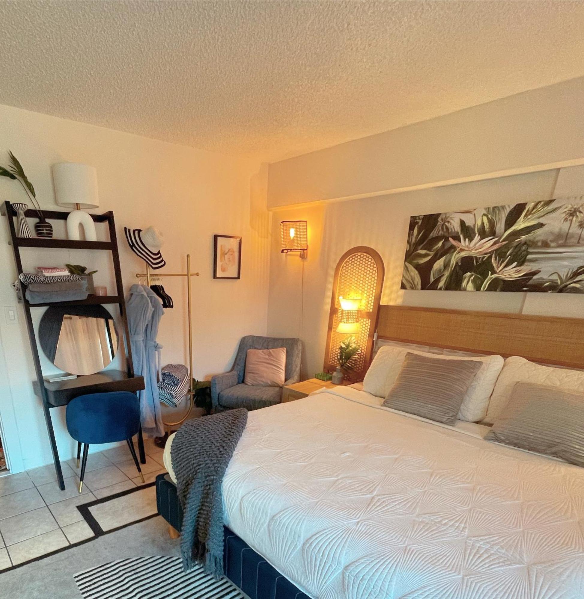 Seashore Waikiki 1 Block From A No Fees Apartment