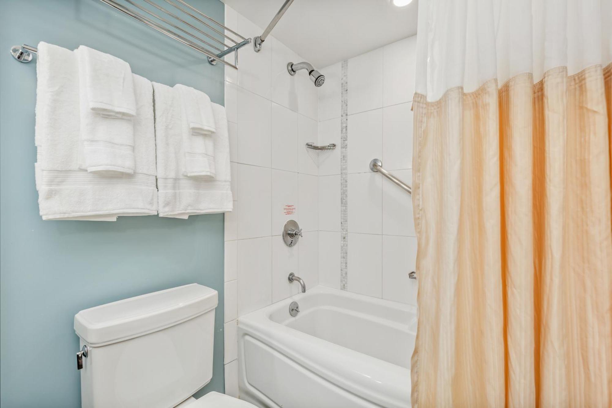 Hotel Castle At Ala Moana 3*