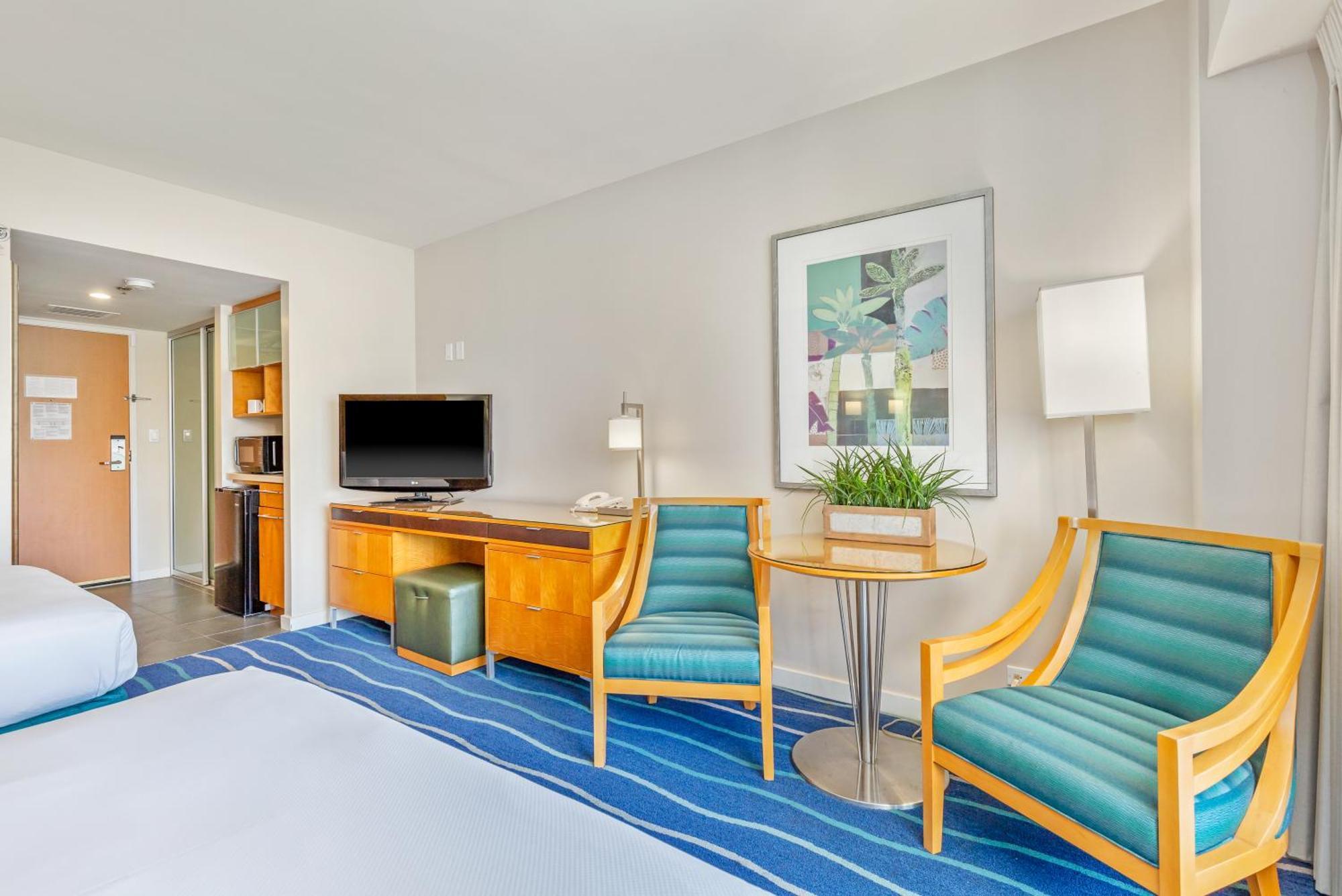 Castle At Ala Moana Hotel 3*