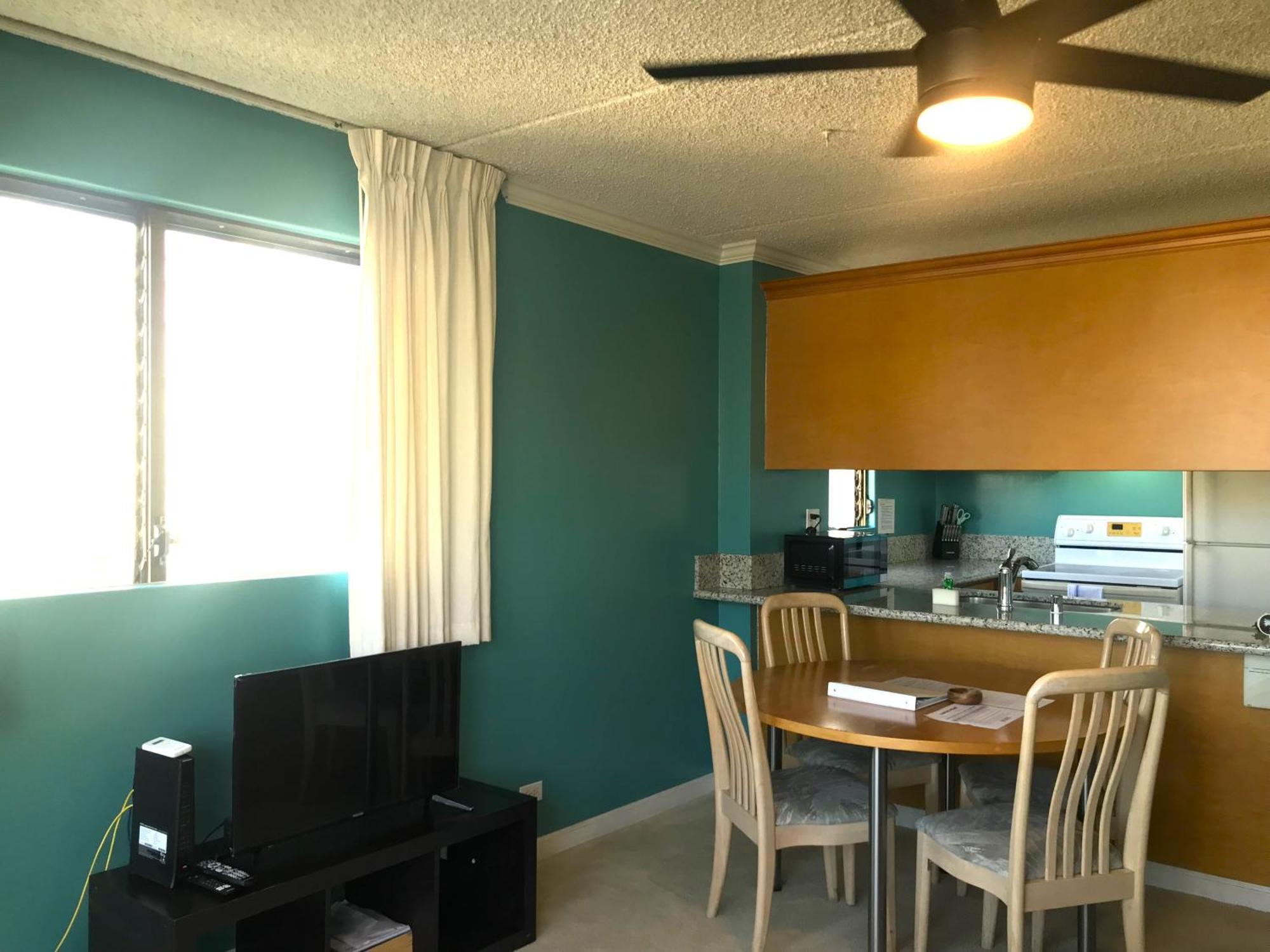Holiday home Royal Kuhio 1812 - 1br With Partial Ocean View In The Heart Of Waikiki With Free Parking! Honolulu