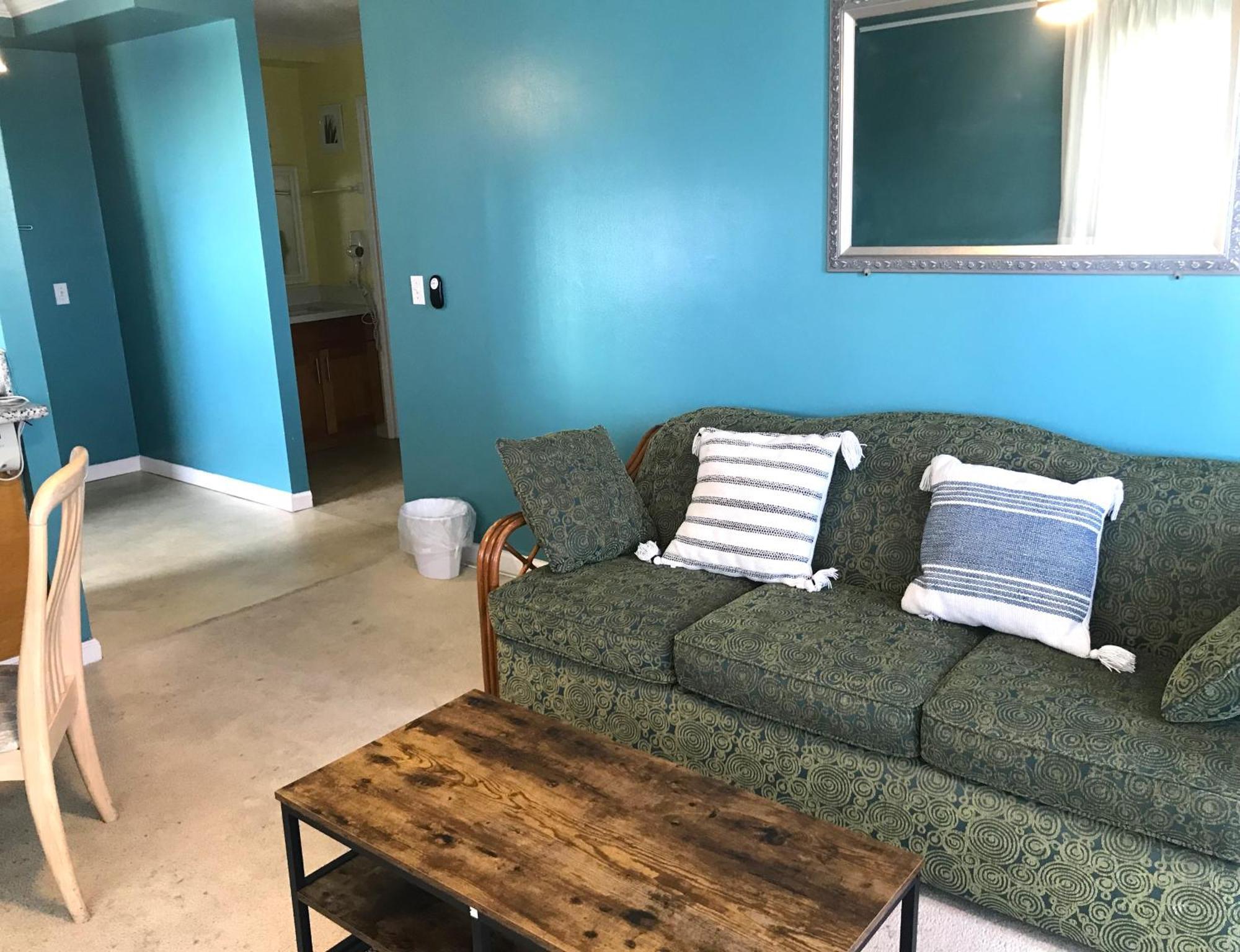 Royal Kuhio 1812 - 1br With Partial Ocean View In The Heart Of Waikiki With Free Parking! Honolulu
