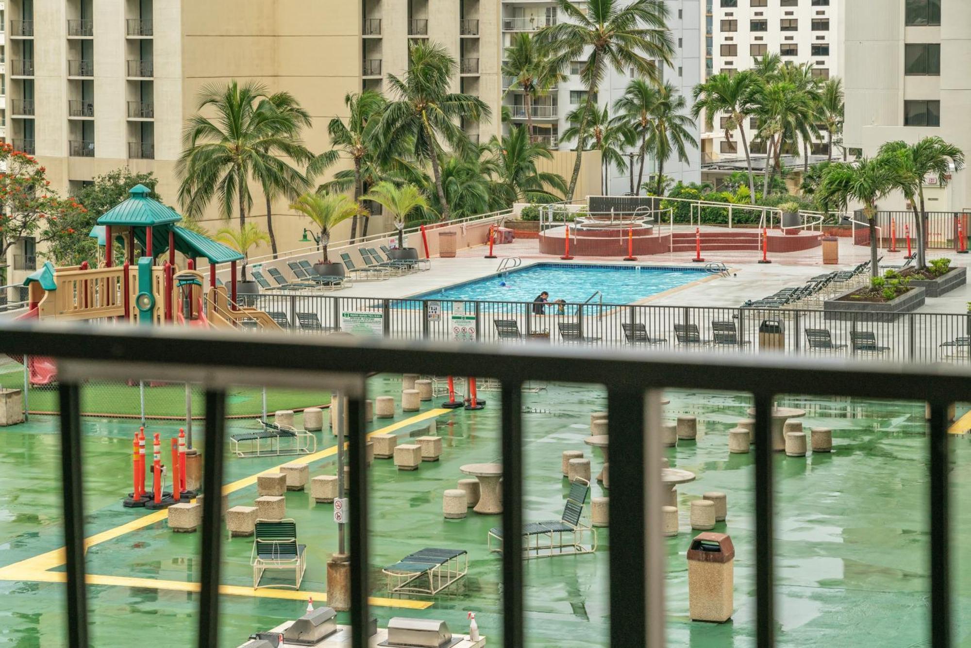 Apartment Standard Waikiki Banyan With Mountain View