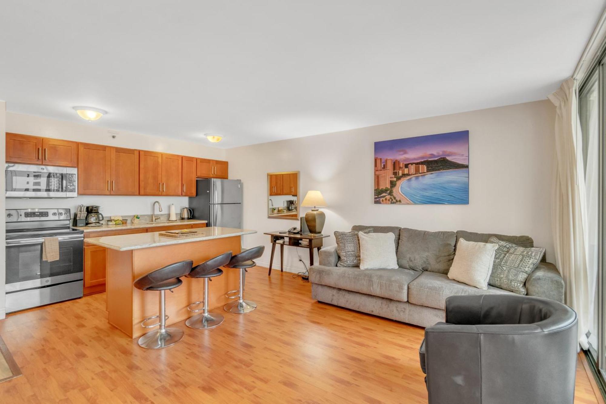Standard Waikiki Banyan With Mountain View *