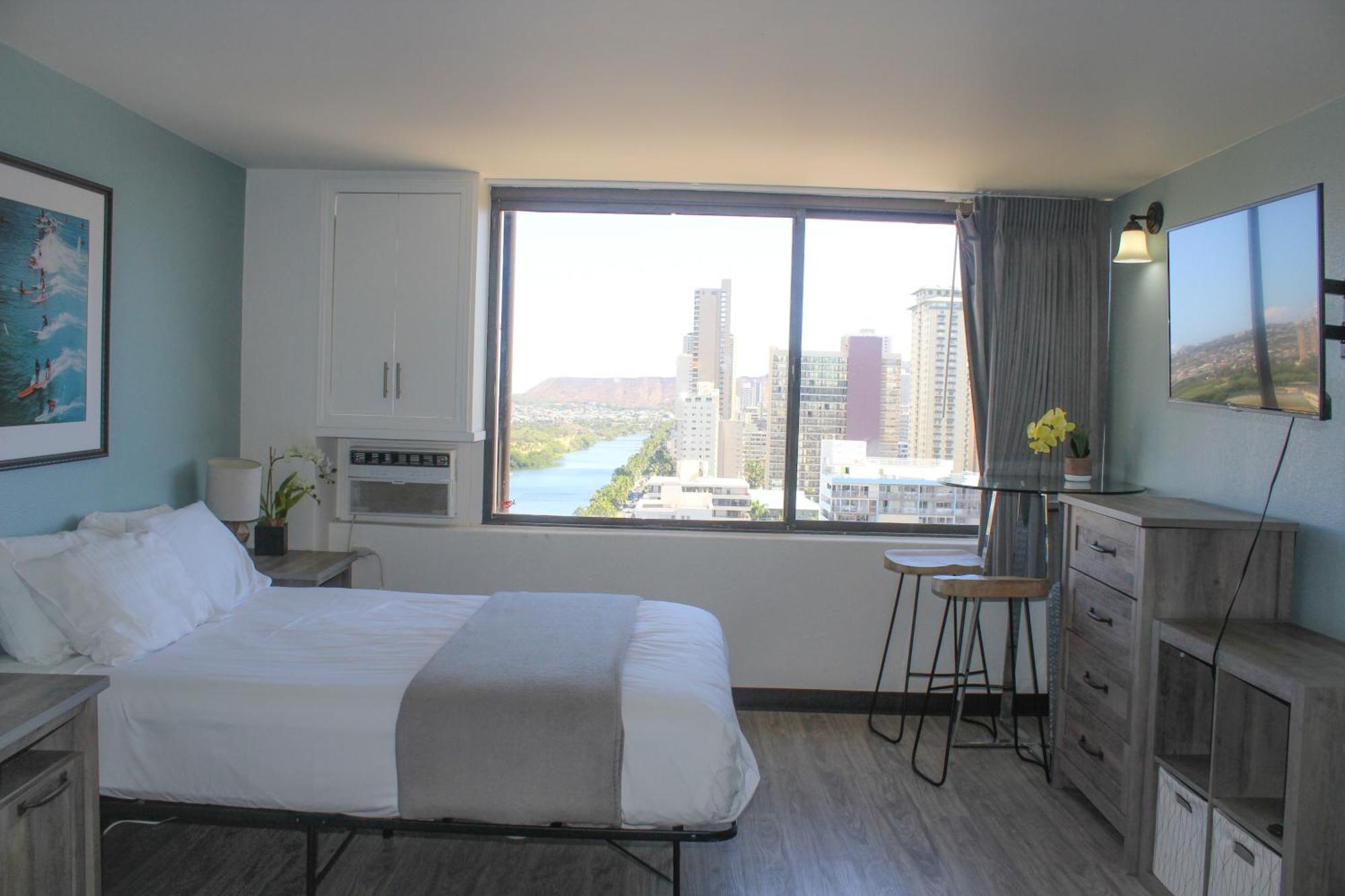Hawaiian Monarch 2010 Apartment *