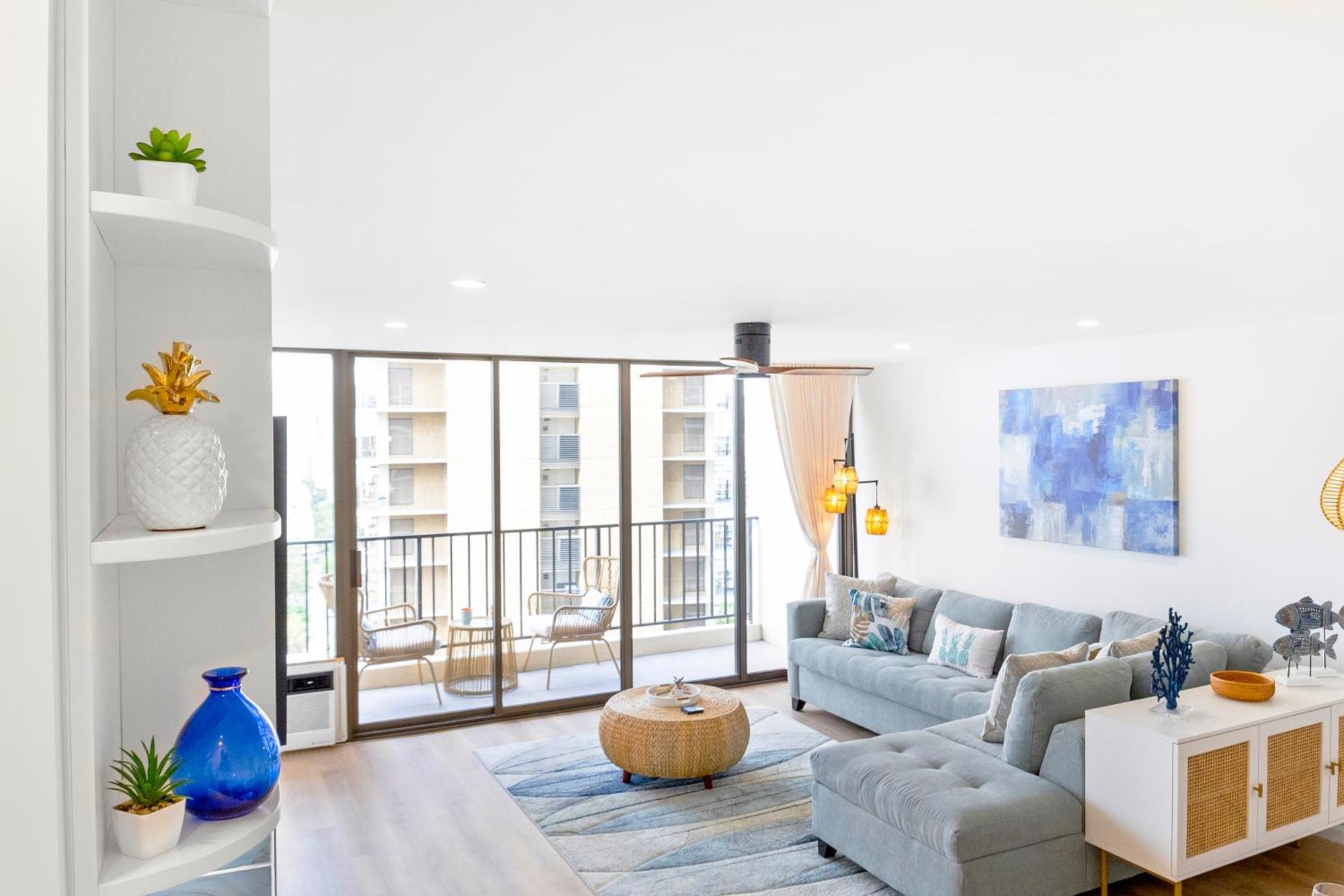 Apartment Beautiful Ocean View Condo, Near With Free Parking *