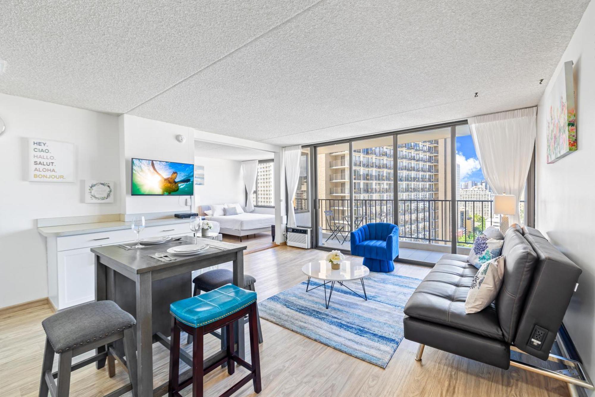 Ocean View Suite, Near Beach & Free Parking! Apartment