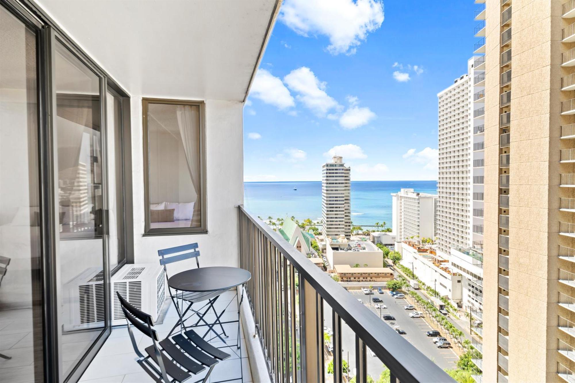 Ocean View Suite, Near Beach & Free Parking!