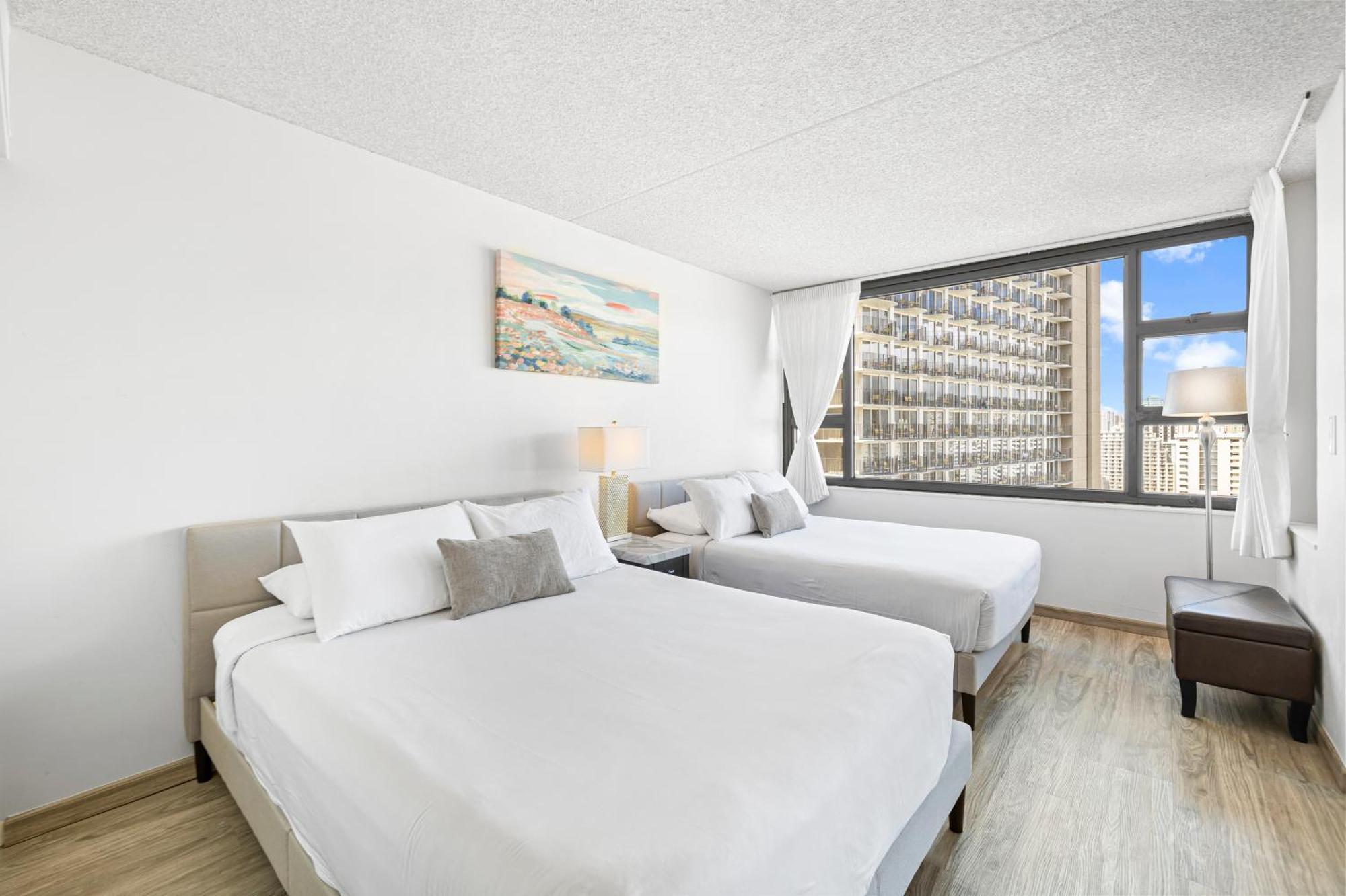 Ocean View Suite, Near Beach & Free Parking!