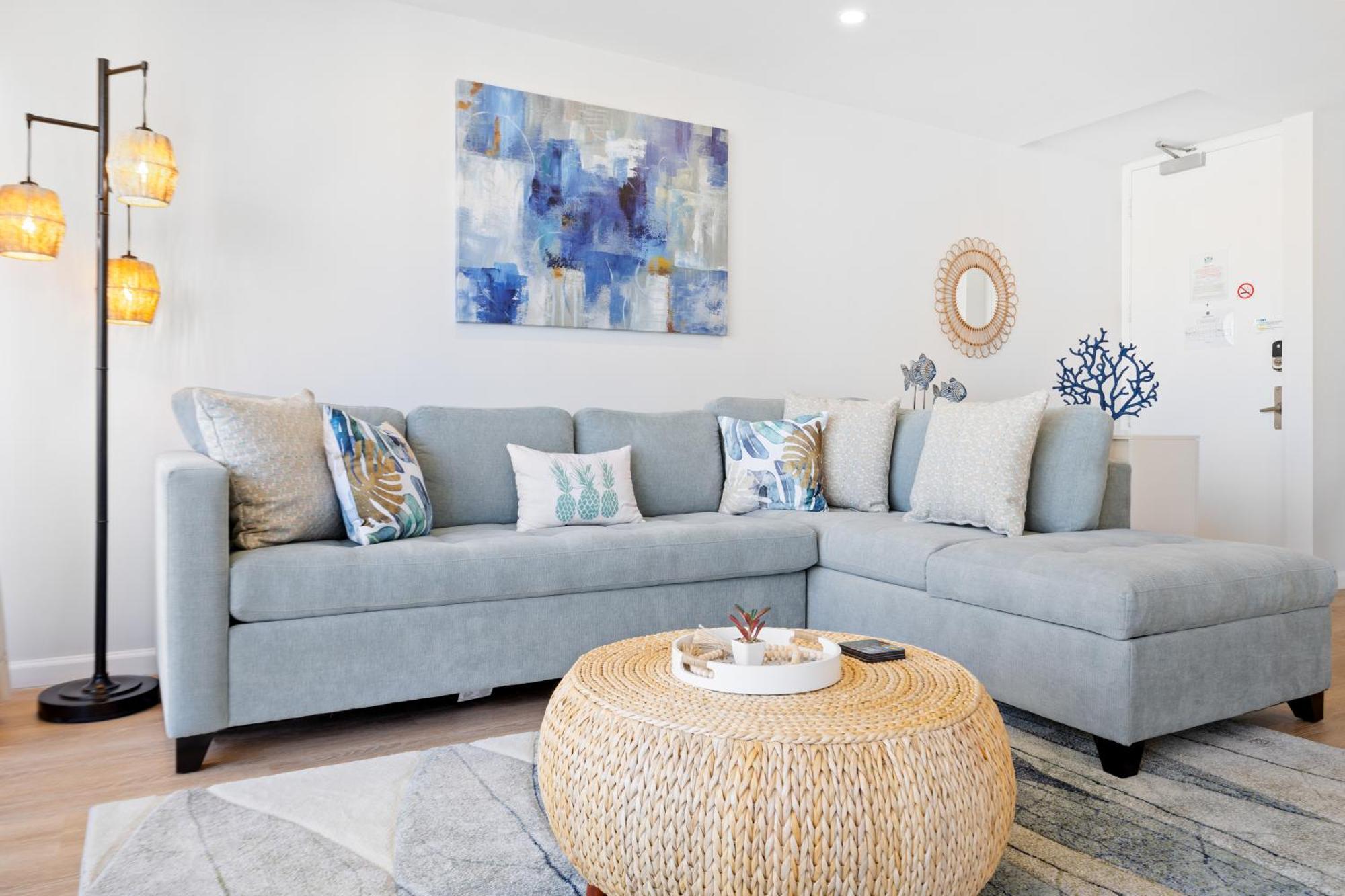 Apartment Beautiful Ocean View Condo, Near With Free Parking