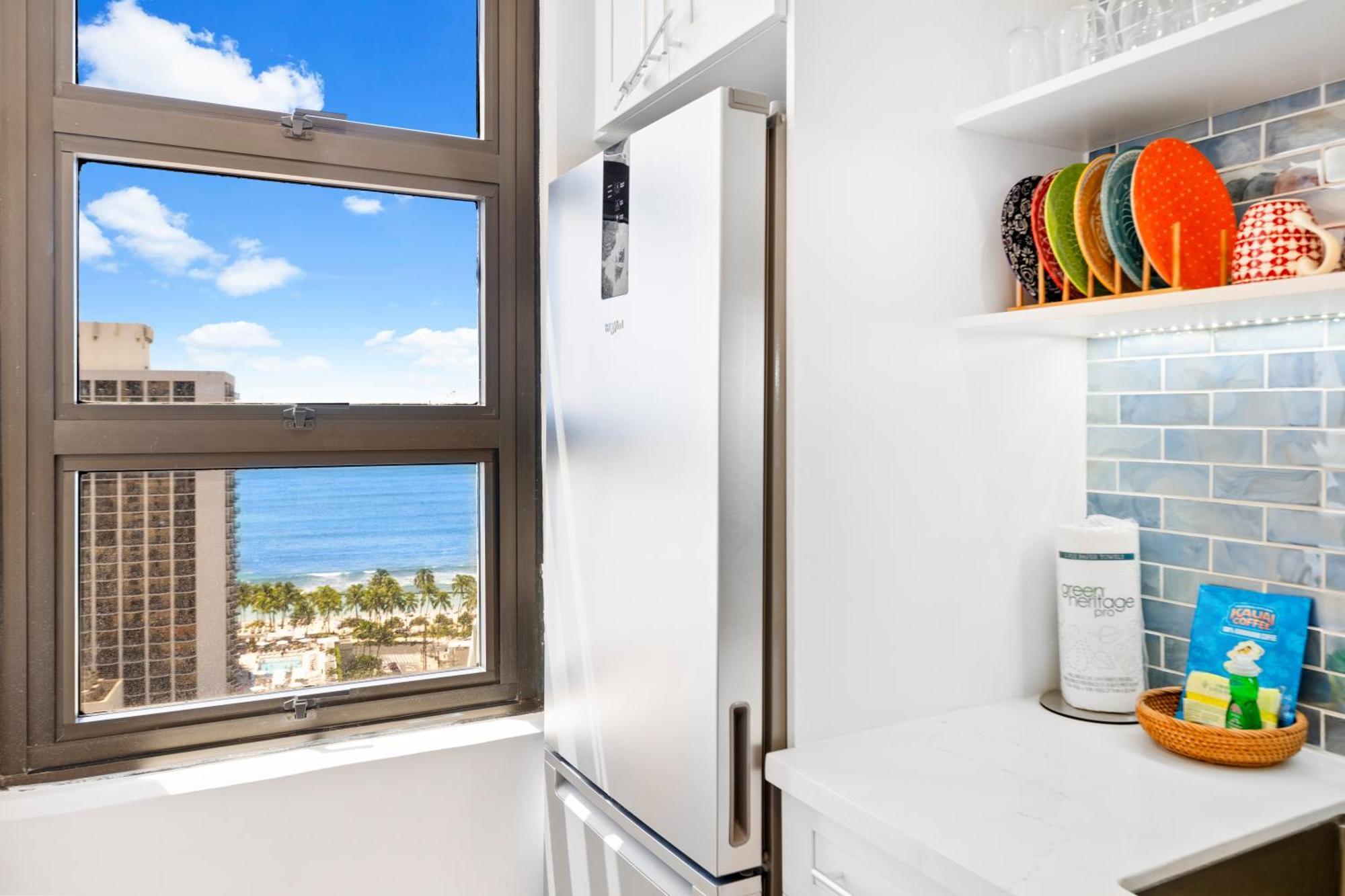 Beautiful Ocean View Condo, Near With Free Parking Apartment
