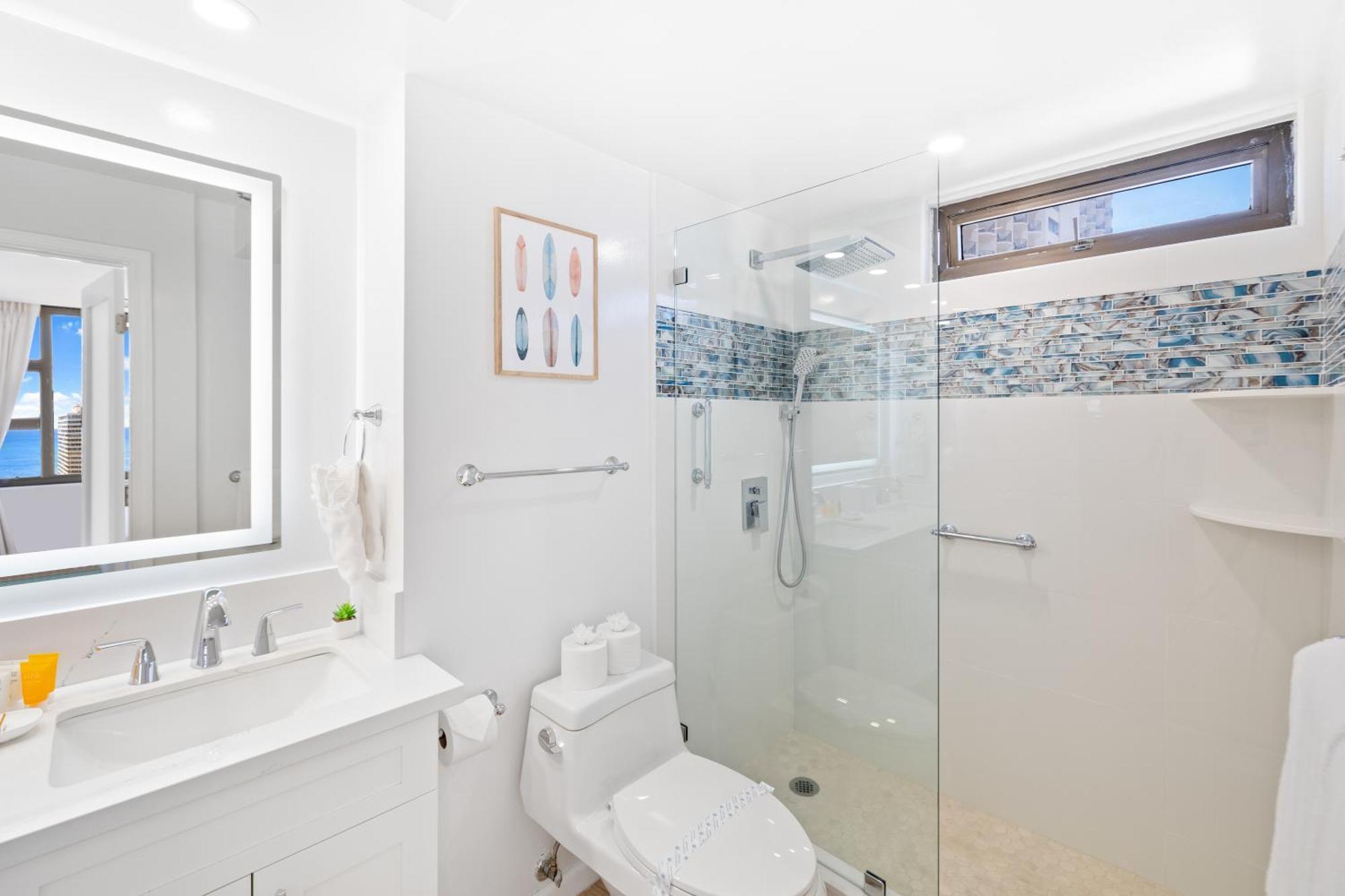 Apartment Beautiful Ocean View Condo, Near With Free Parking