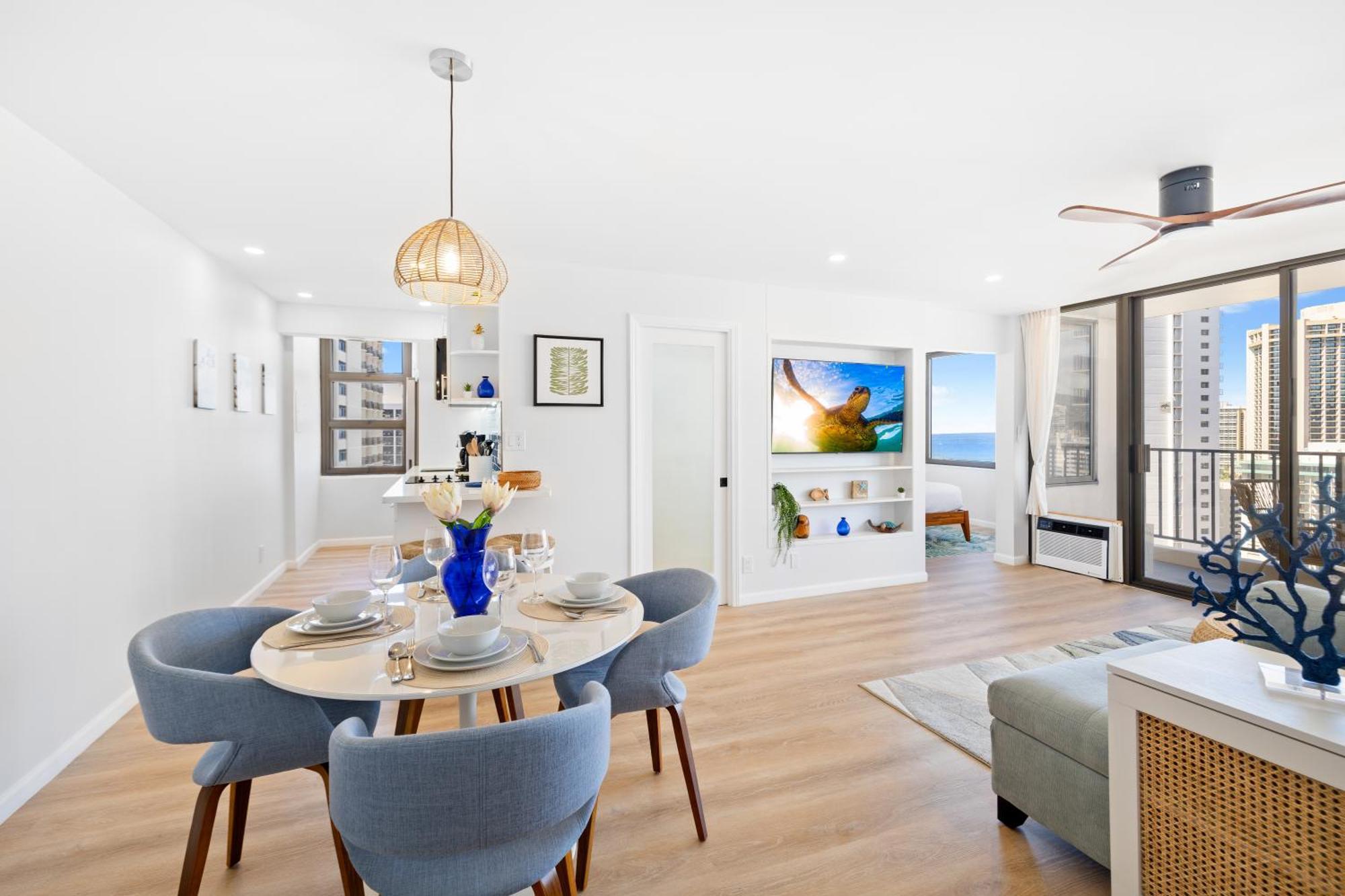 Beautiful Ocean View Condo, Near With Free Parking Apartment