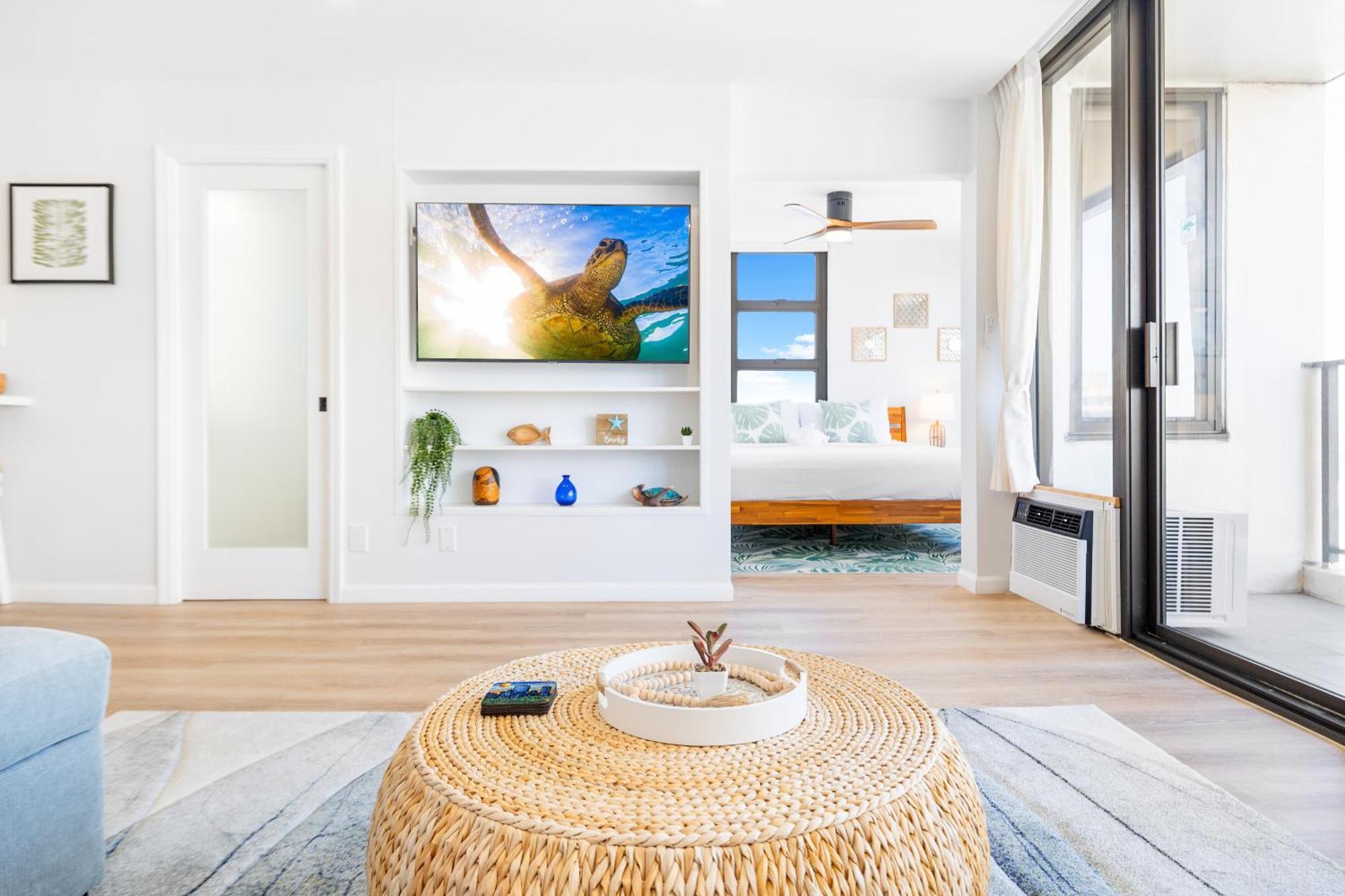 Beautiful Ocean View Condo, Near With Free Parking Apartment
