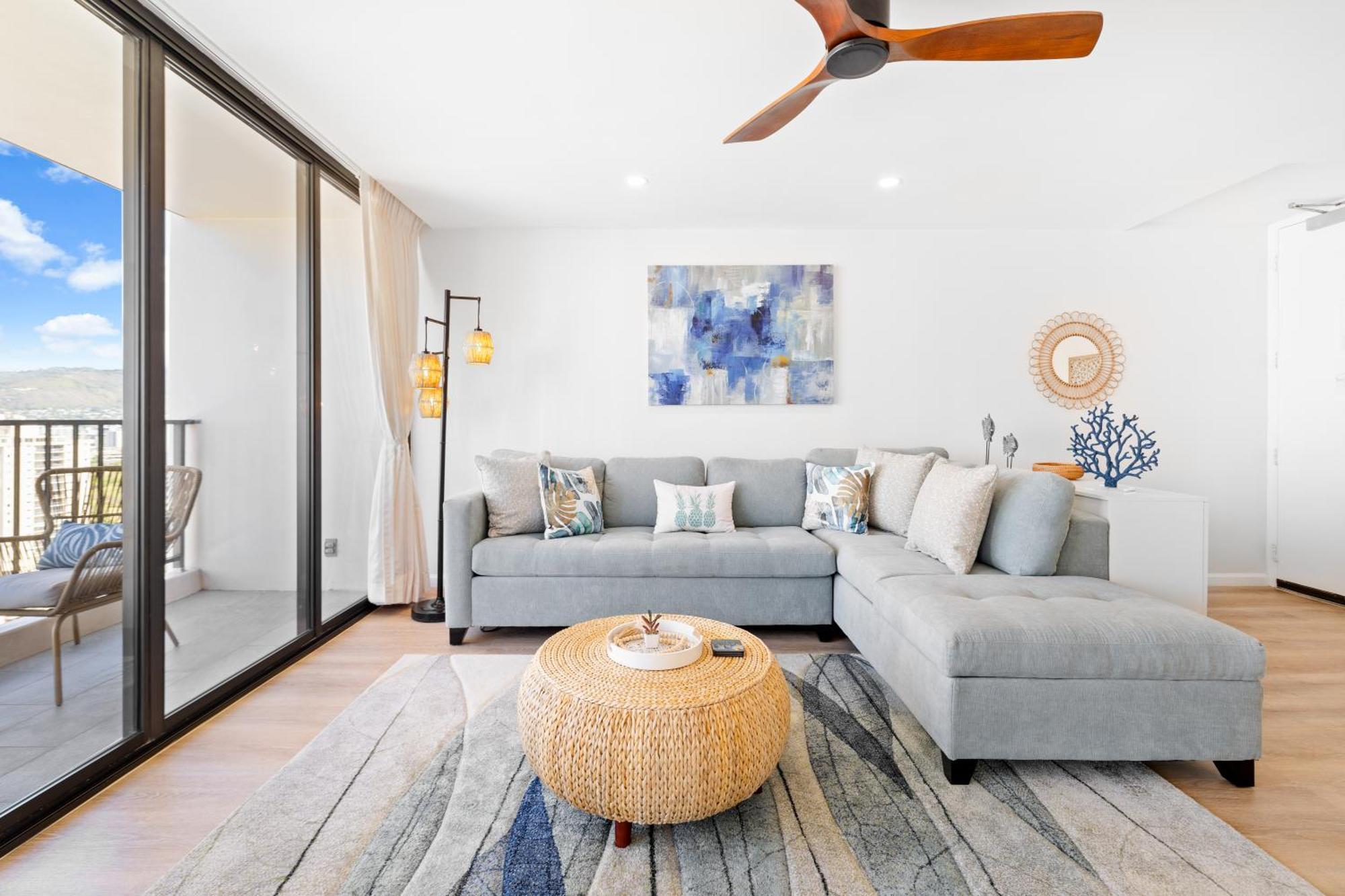 Beautiful Ocean View Condo, Near With Free Parking Apartment