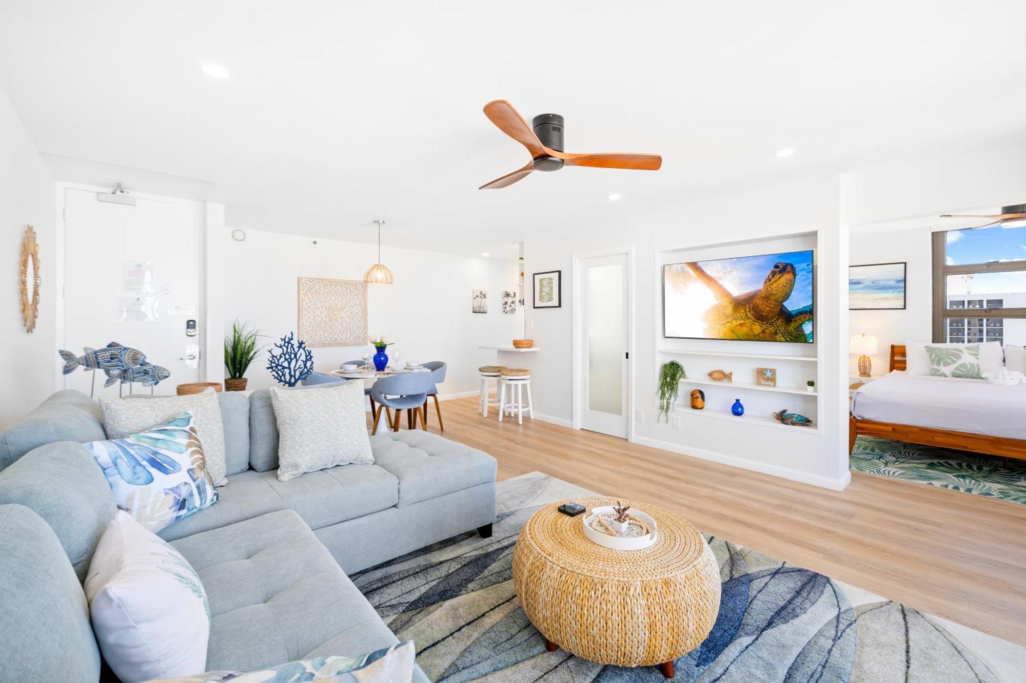 Beautiful Ocean View Condo, Near With Free Parking *