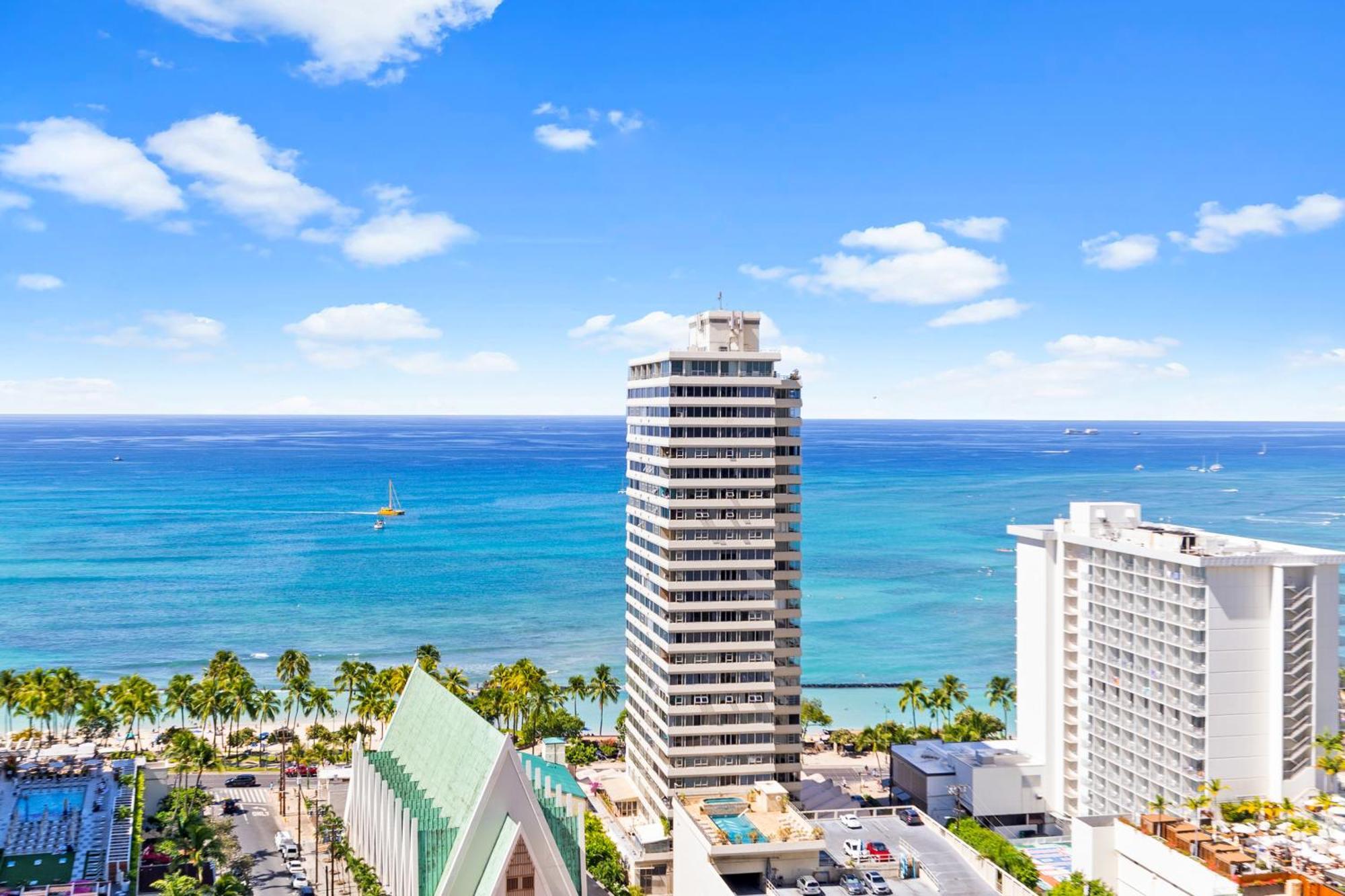Apartment Beautiful Ocean View Condo, Near With Free Parking