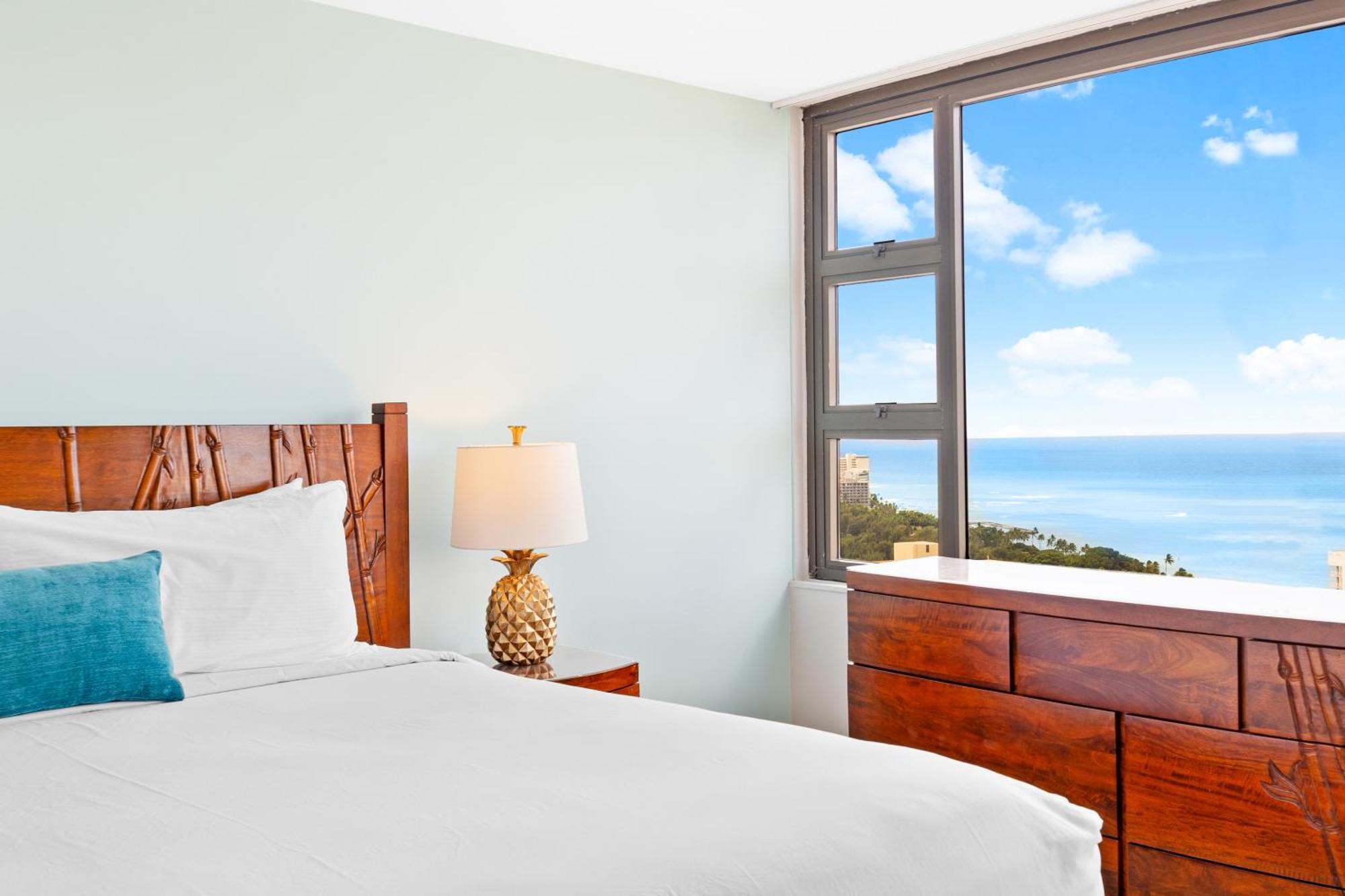 Heart Of Waikiki - Ocean View With Free Parking Apartment *
