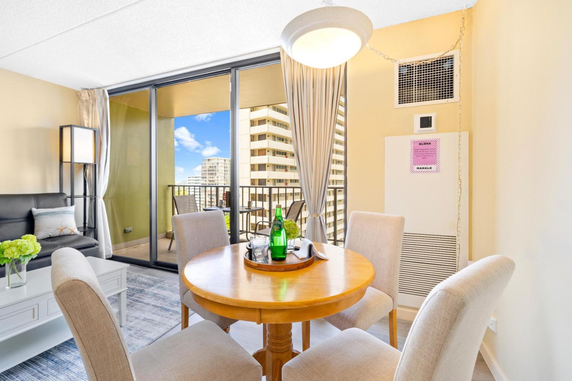 Diamond Head View At Waikiki Sunset With Parking Apartment