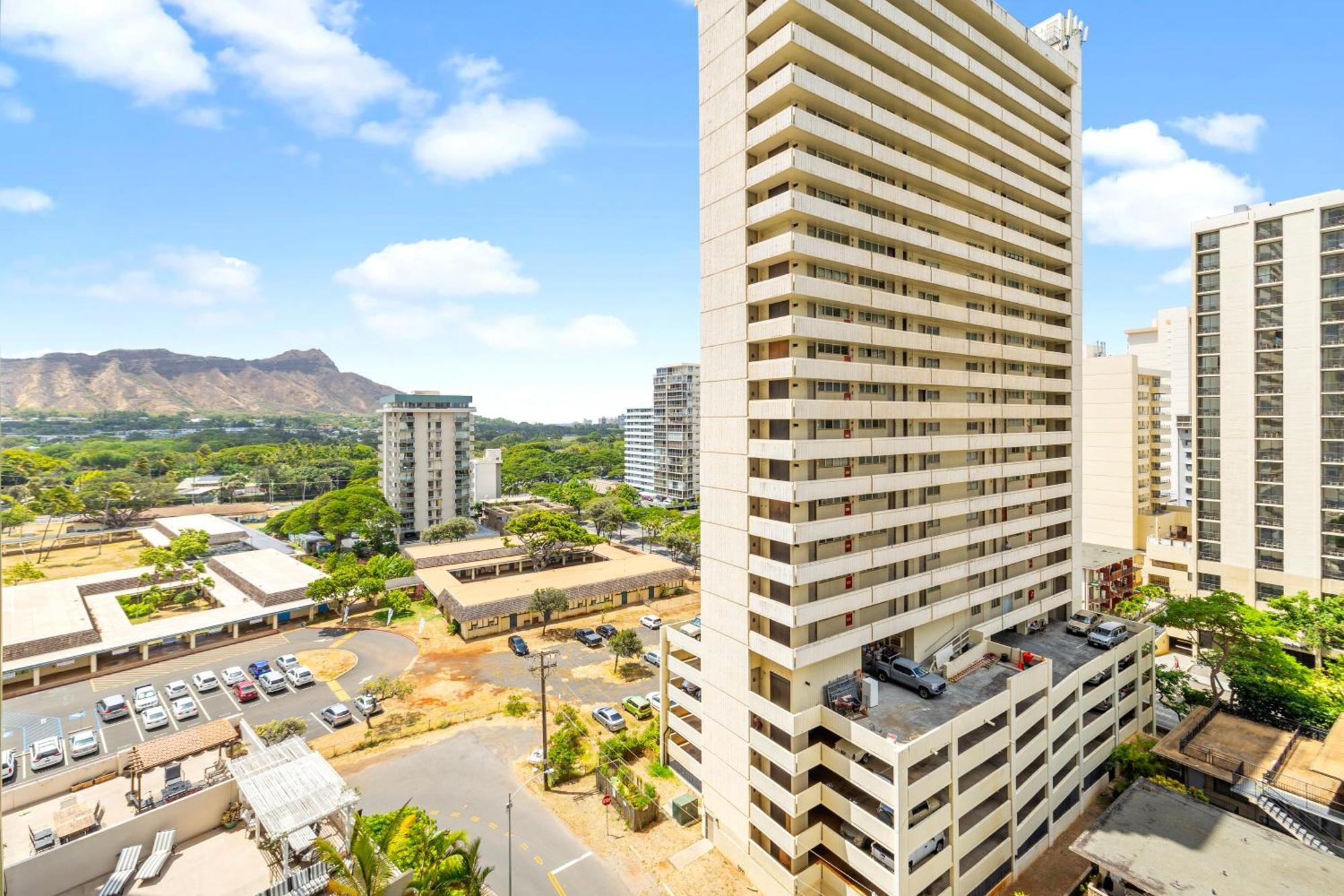 Diamond Head View At Waikiki Sunset With Parking *