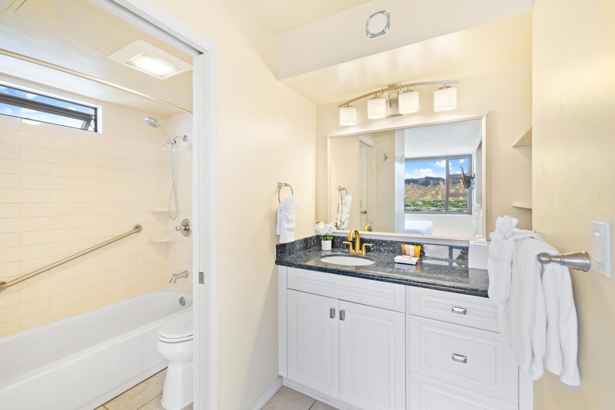 Diamond Head Views Retreat With Free Parking & Near Waikiki Beach! Apartment *