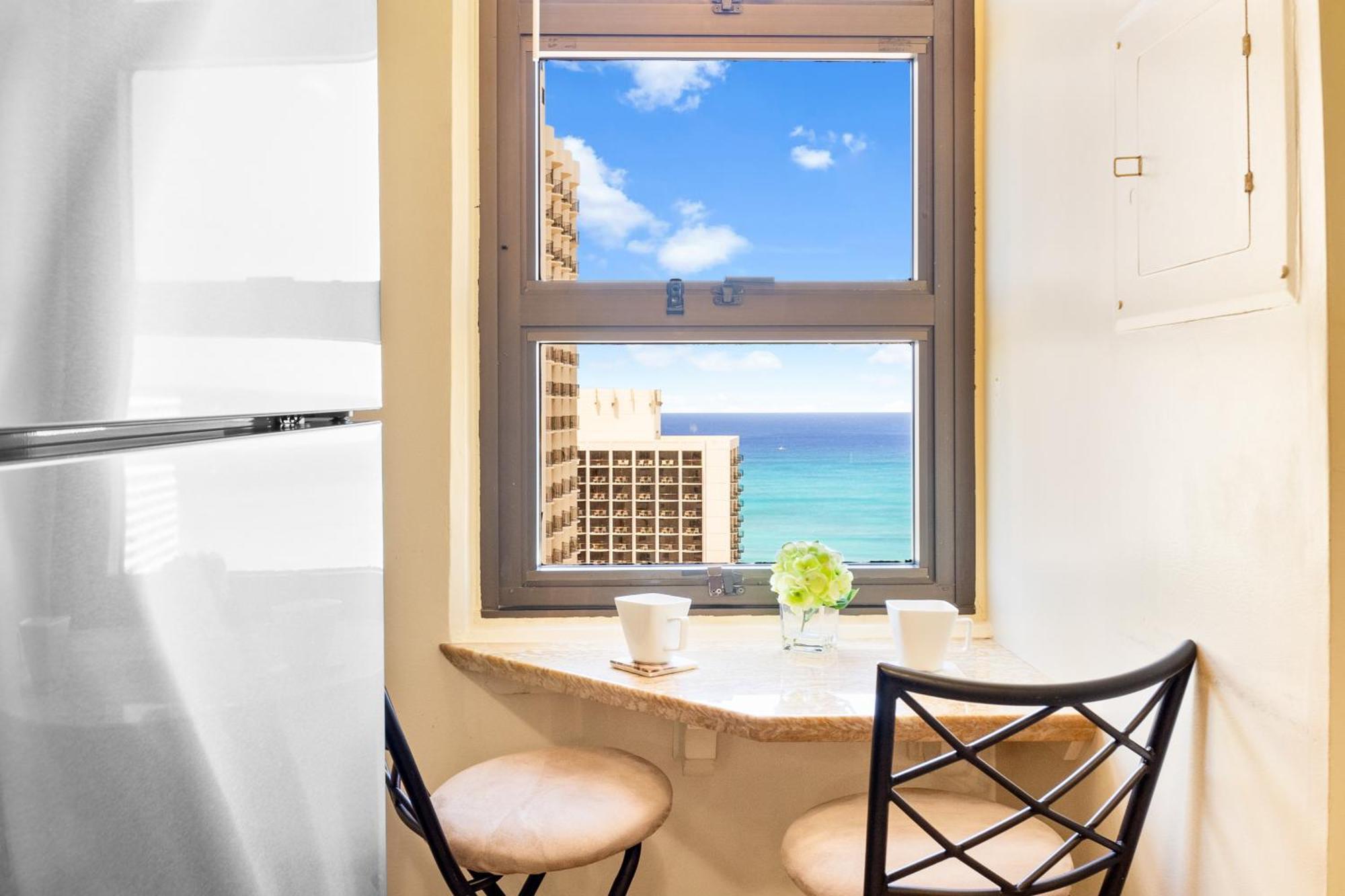 Diamond Head Views Retreat With Free Parking & Near Waikiki Beach!