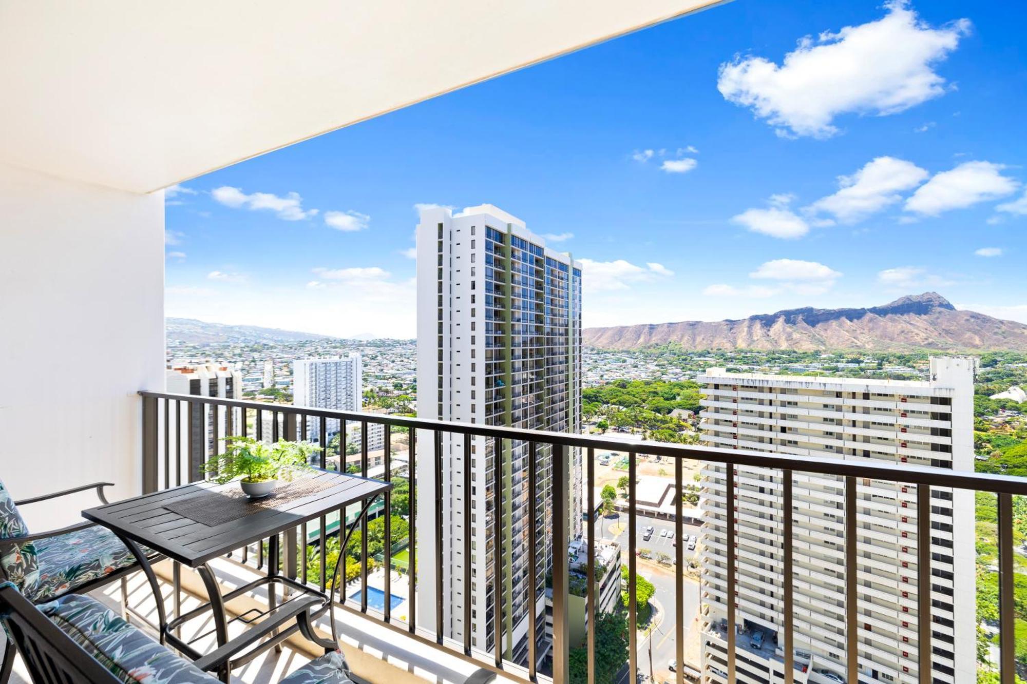 Diamond Head Views Retreat With Free Parking & Near Waikiki Beach! Honolulu