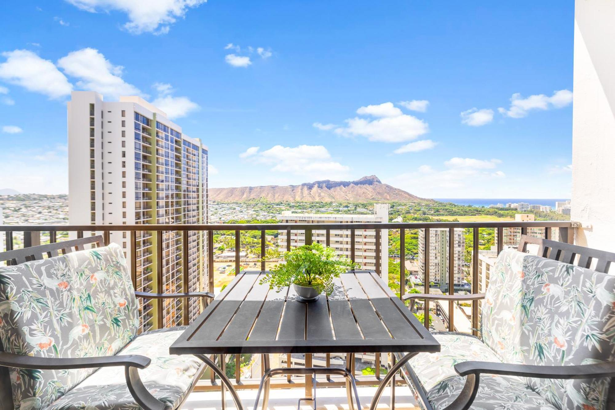 Apartment Diamond Head Views Retreat With Free Parking & Near Waikiki Beach! *