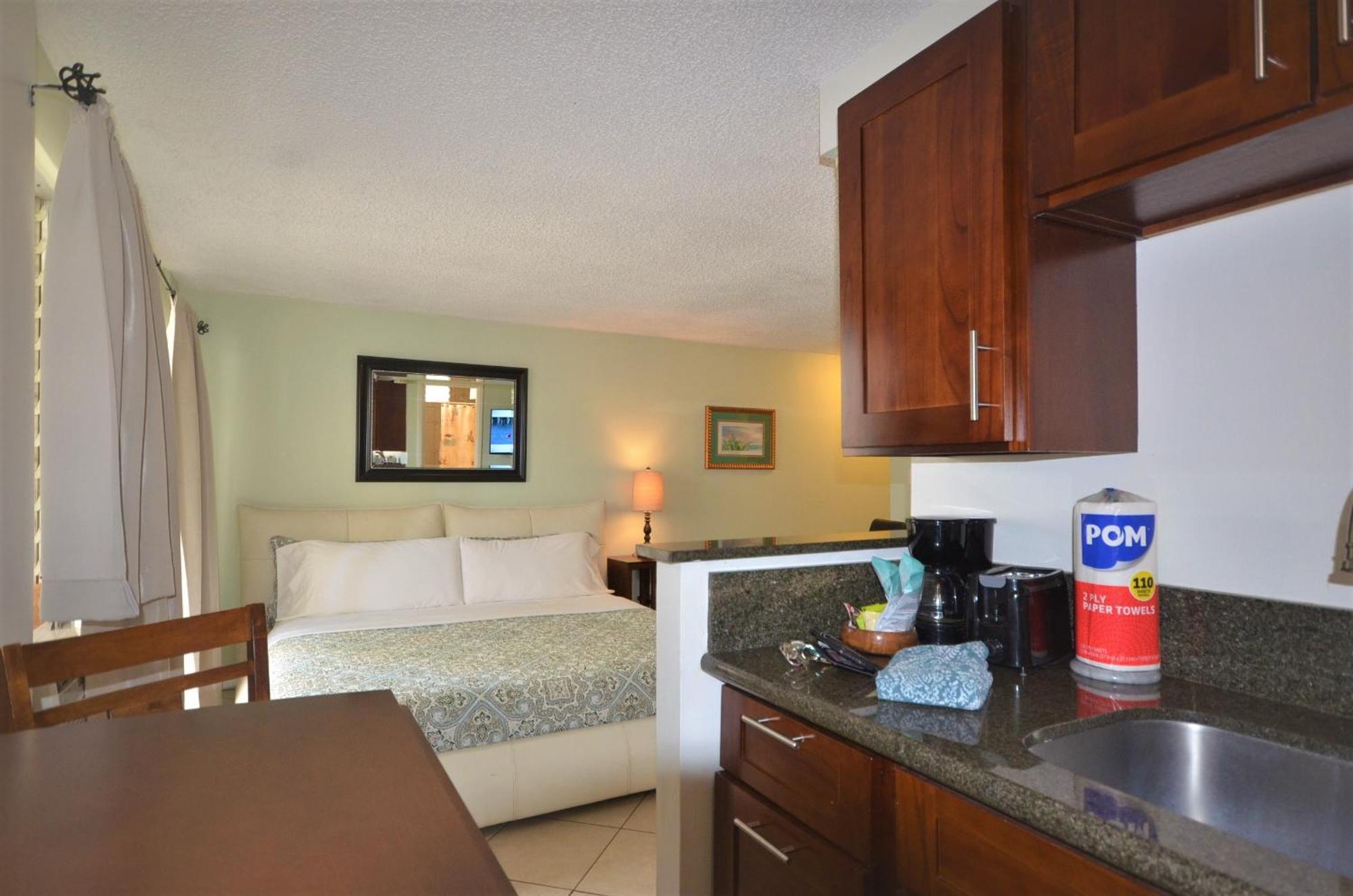 Renovated Private Kuhio Village 708a - 2 Min Walk 2 The Beach! Apartment Honolulu