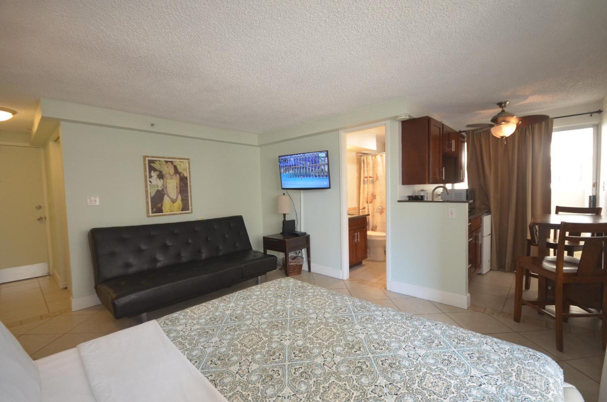 Renovated Private Kuhio Village 708a - 2 Min Walk 2 The Beach! Apartment *