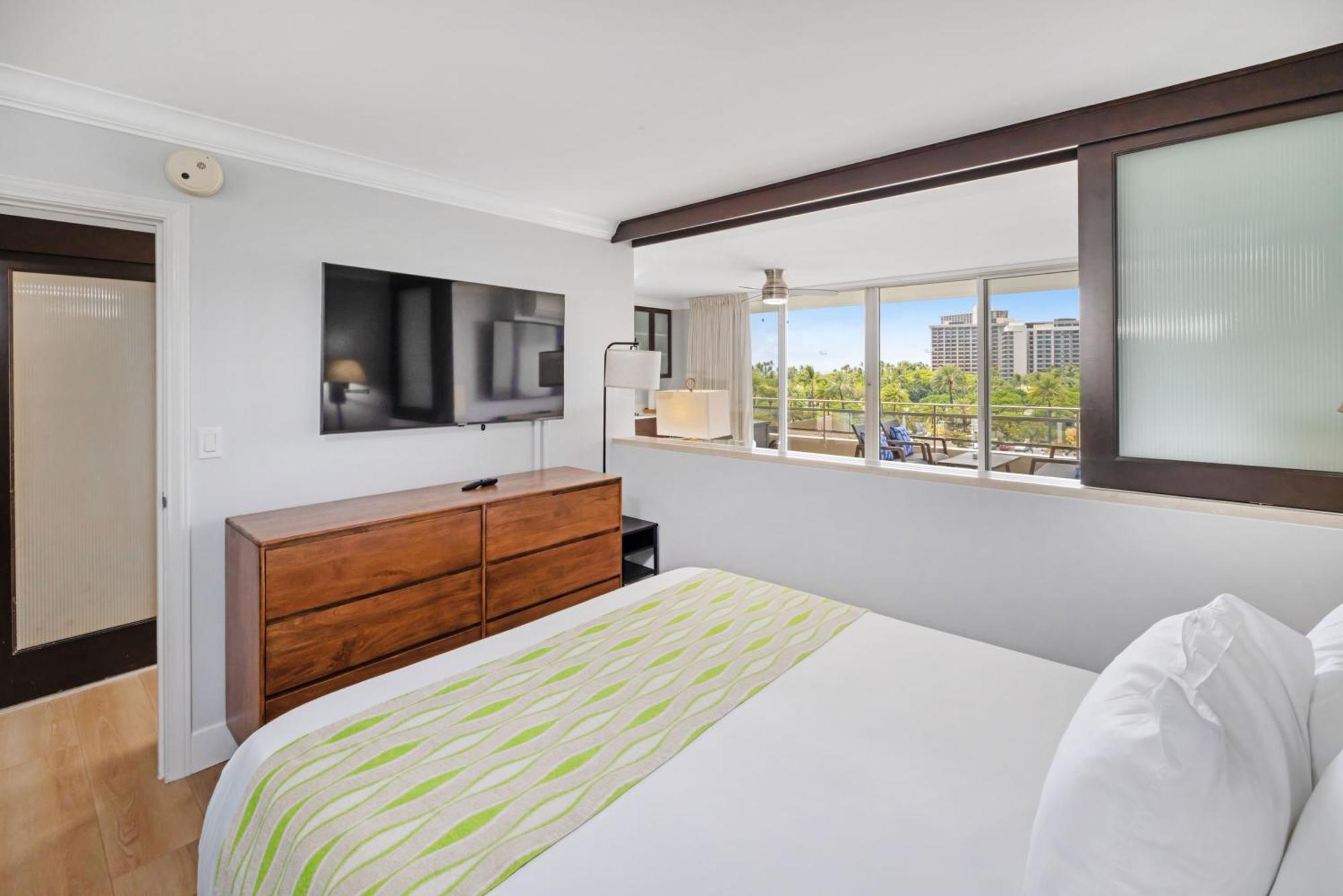Regency On Beachwalk Waikiki By Outrigger * Honolulu