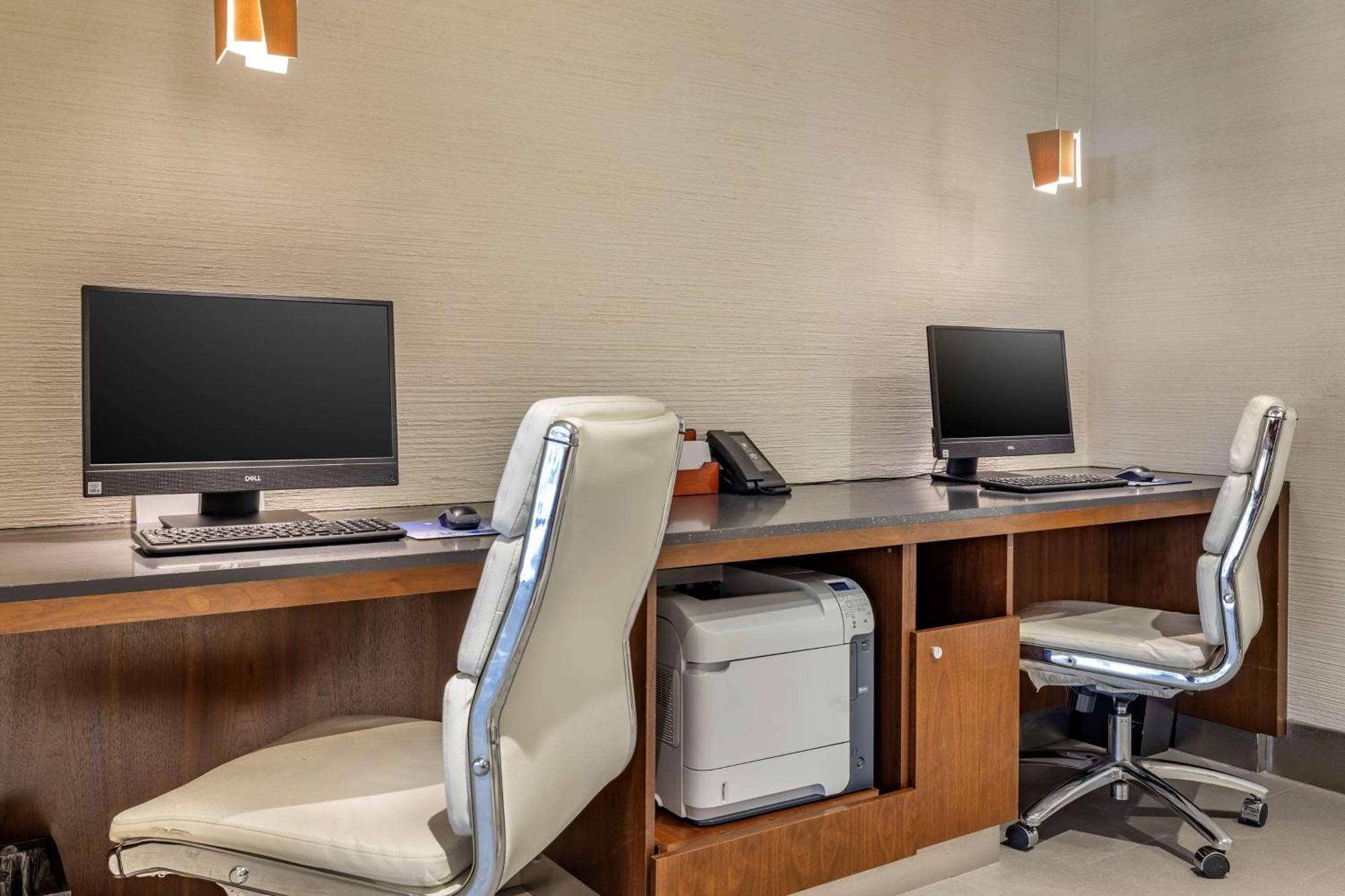 Hilton Grand Vacations Club Hokulani Waikiki 3*