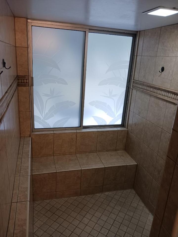 Diamond Head Aparthotel