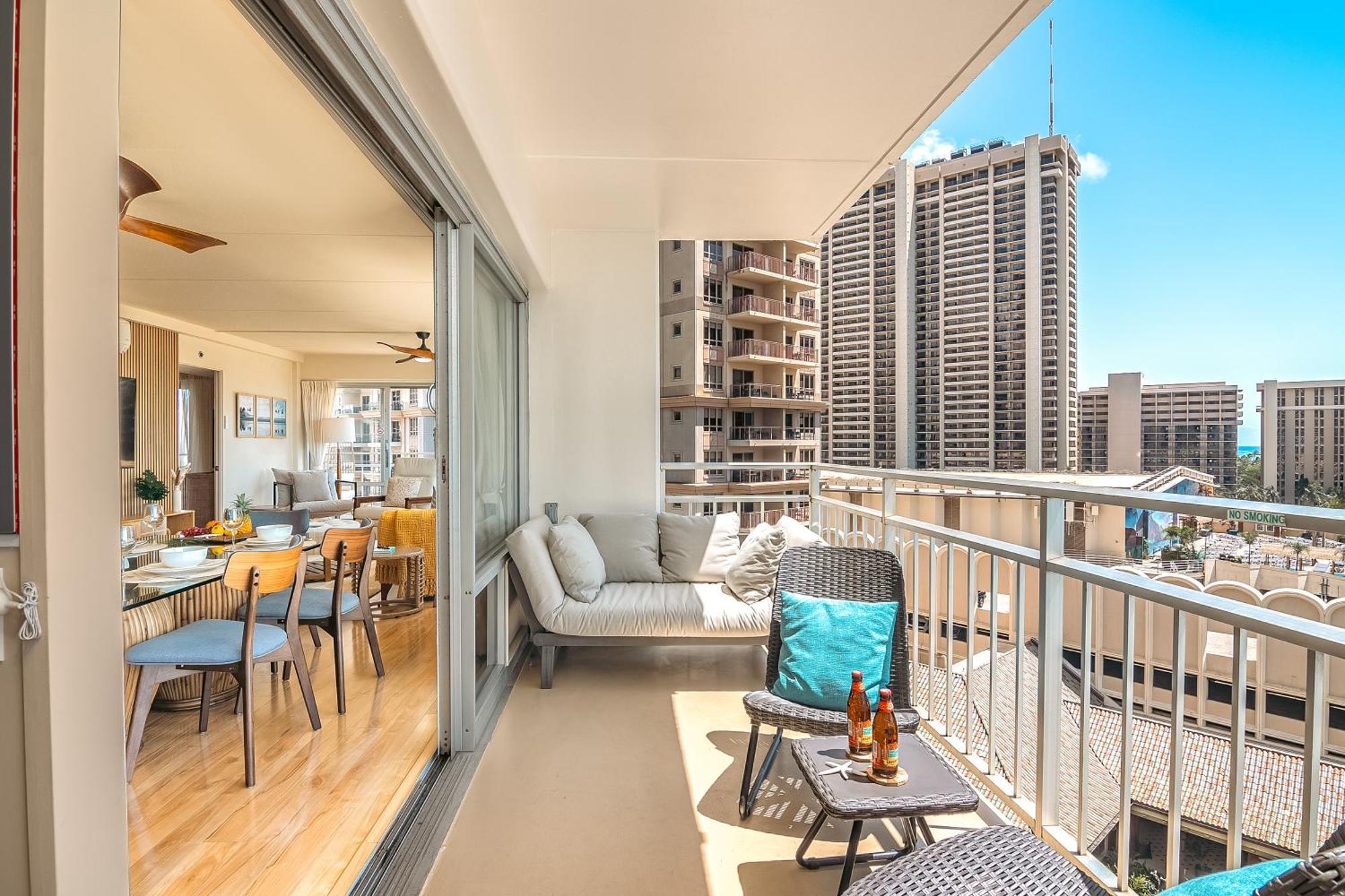 Apartment Upscale 2br & 2ba Ocean View In Waikiki With Parking!