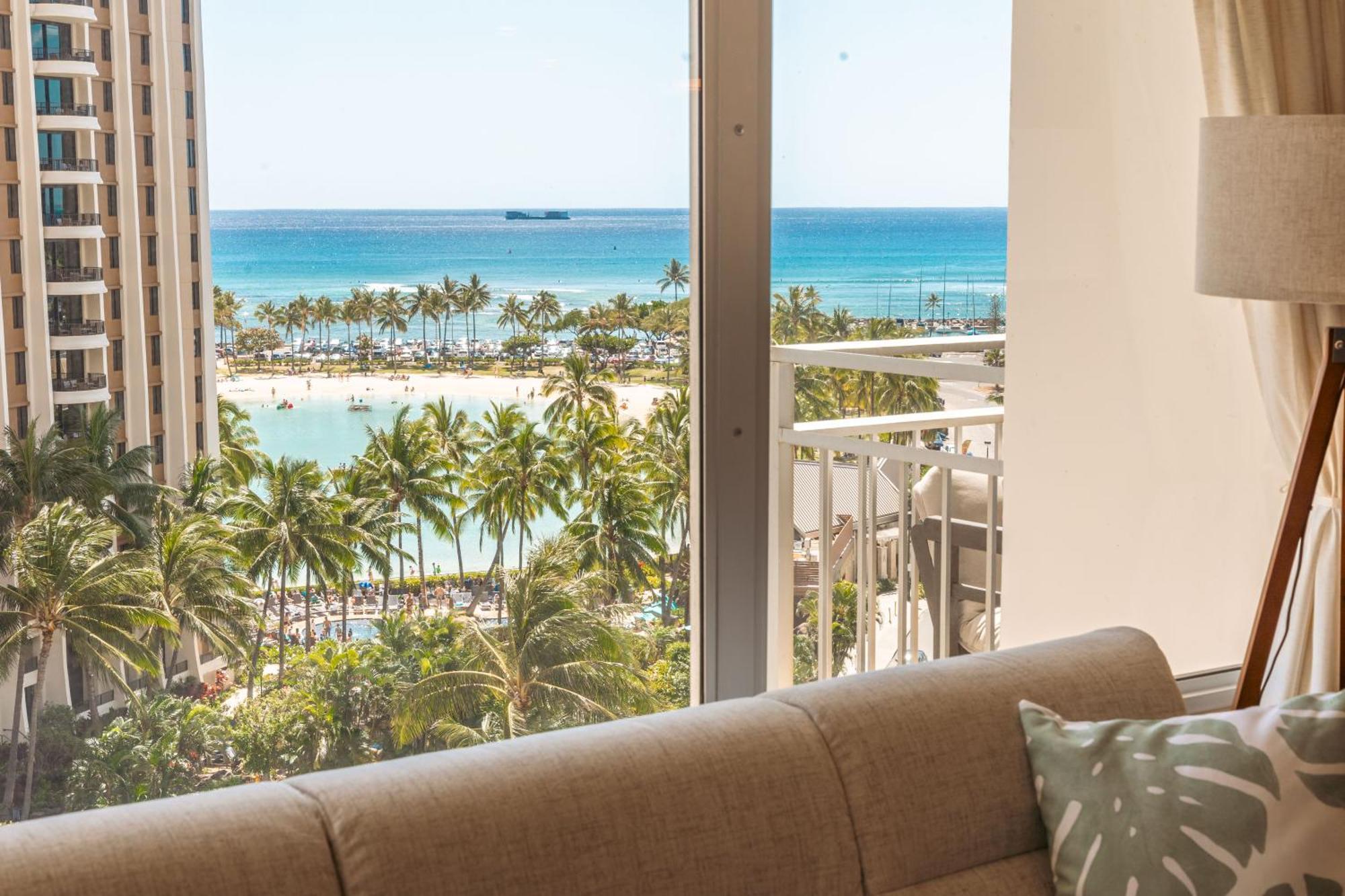 Upscale 2br & 2ba Ocean View In Waikiki With Parking!