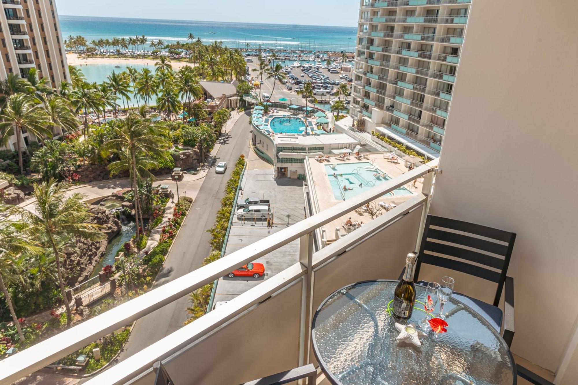 Upscale 2br & 2ba Ocean View In Waikiki With Parking! * Honolulu