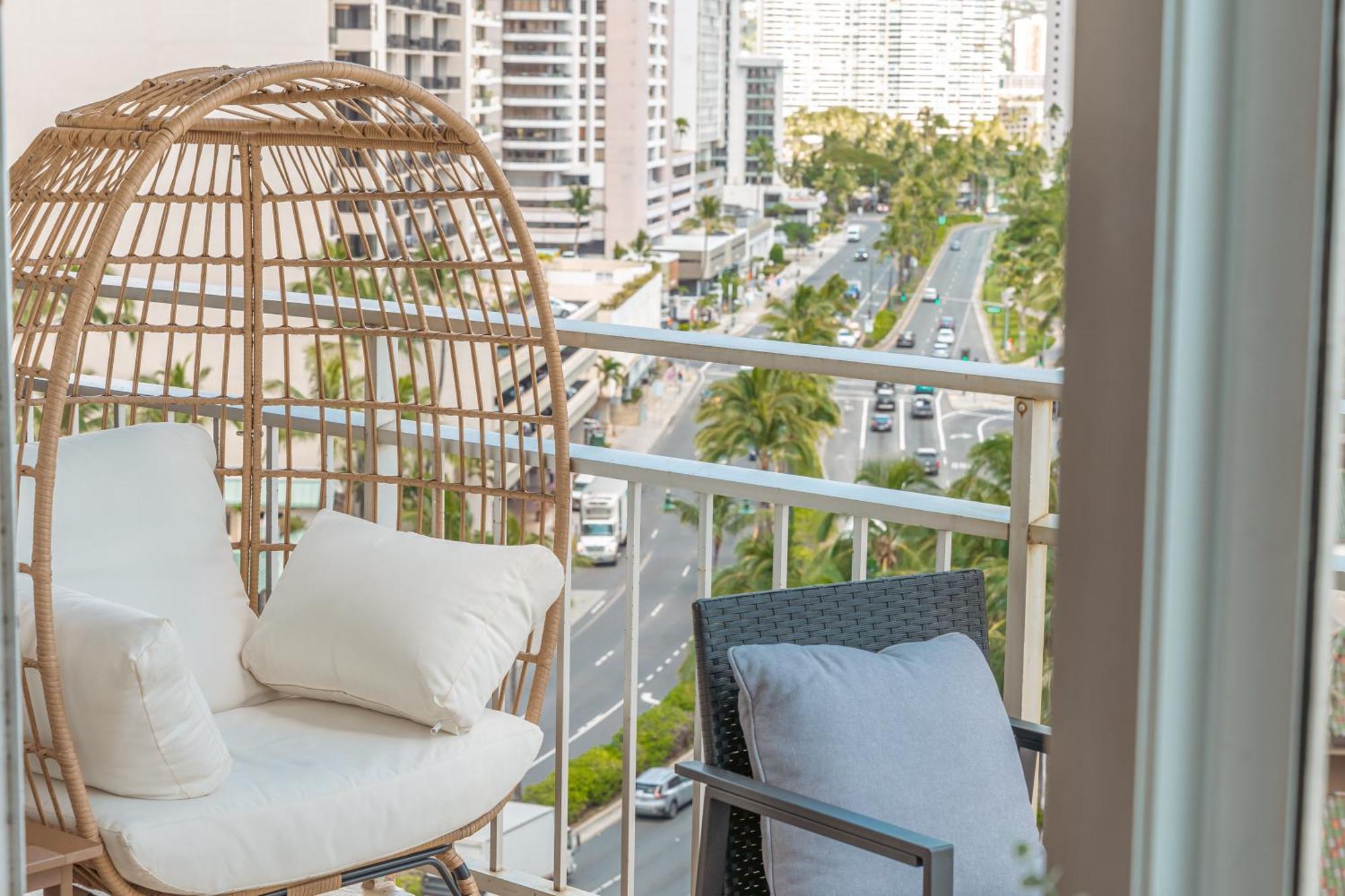 Upscale 2br & 2ba Ocean View In Waikiki With Parking! Honolulu