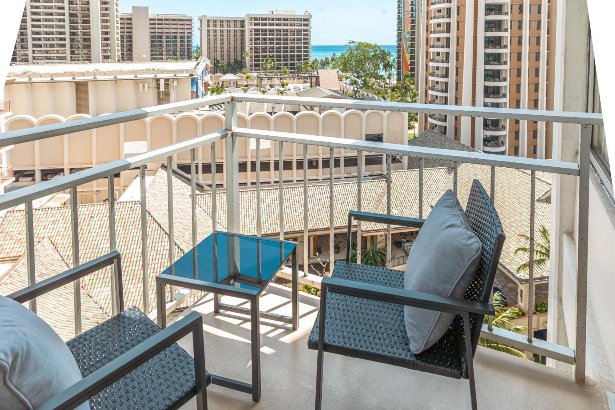 Upscale 2br & 2ba Ocean View In Waikiki With Parking! *
