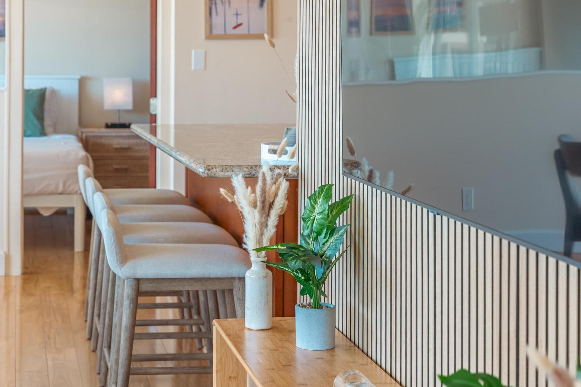 Upscale 2br & 2ba Ocean View In Waikiki With Parking! Apartment *