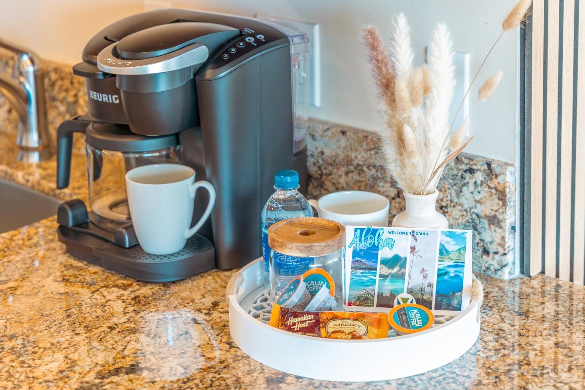 Apartment Upscale 2br & 2ba Ocean View In Waikiki With Parking!