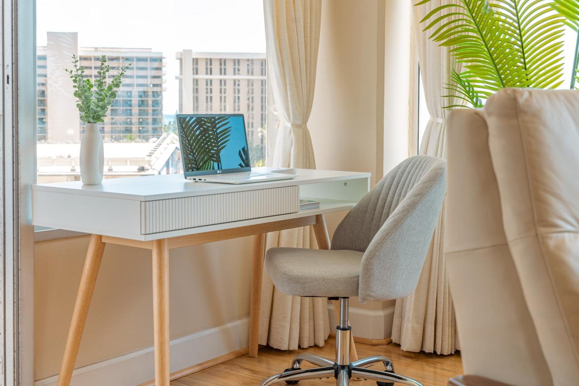 Upscale 2br & 2ba Ocean View In Waikiki With Parking! Honolulu