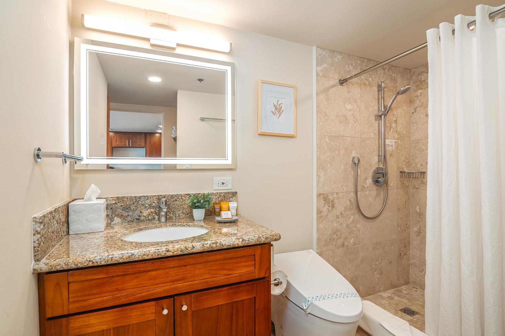 Upscale 2br & 2ba Ocean View In Waikiki With Parking! Apartment